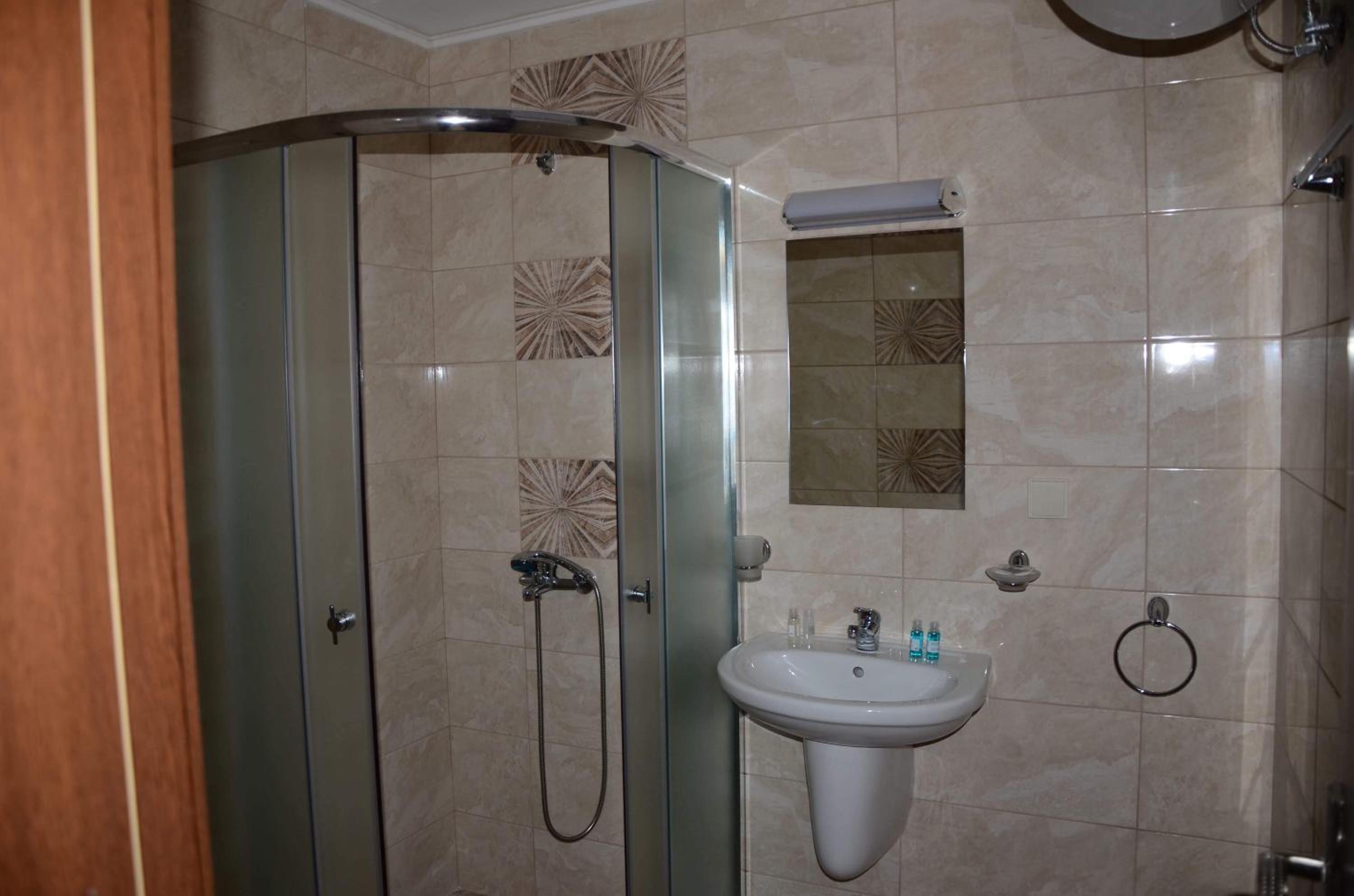 Standard Family Room - Photo 3
