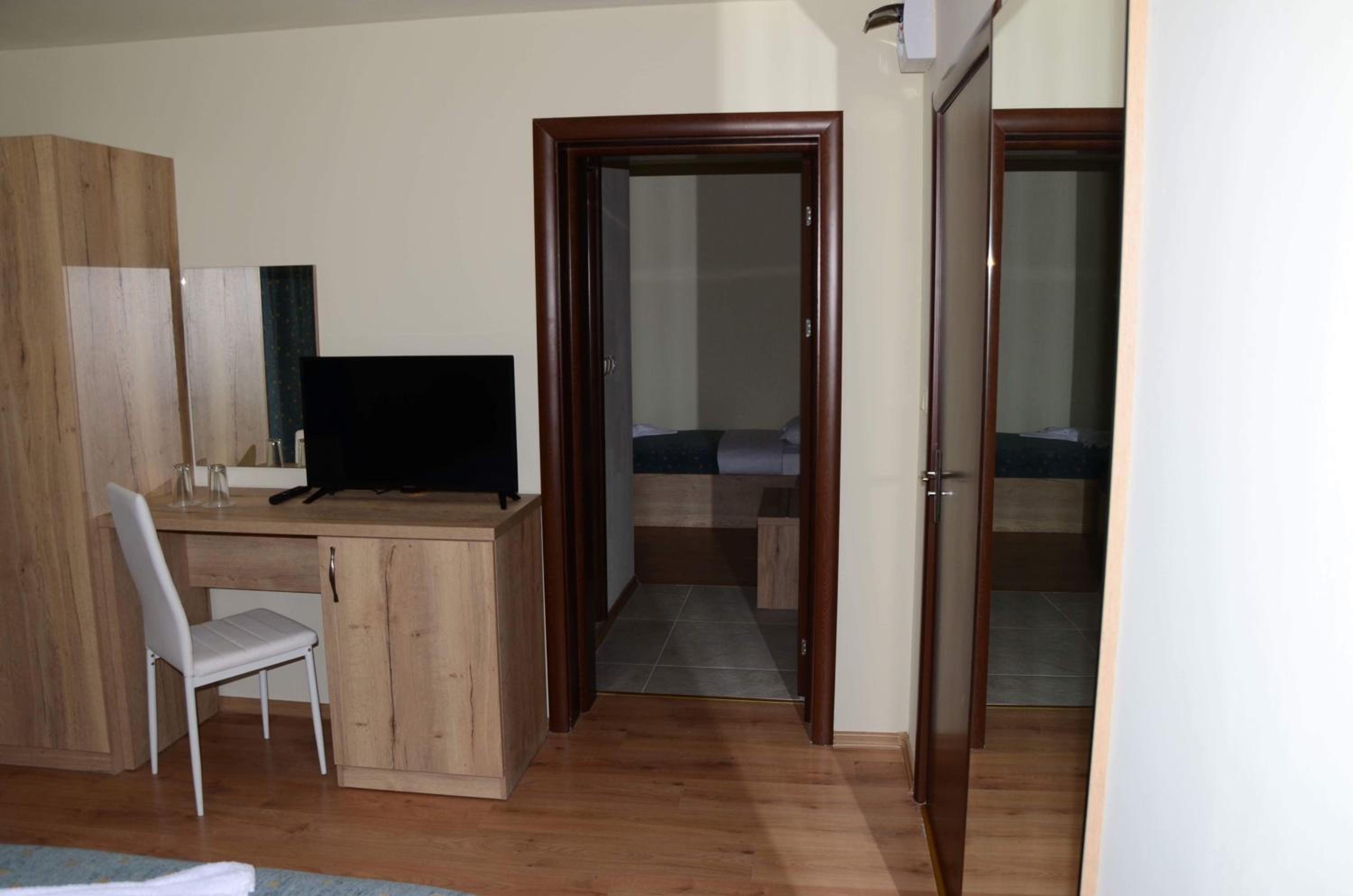 Standard Family Room - Photo 2