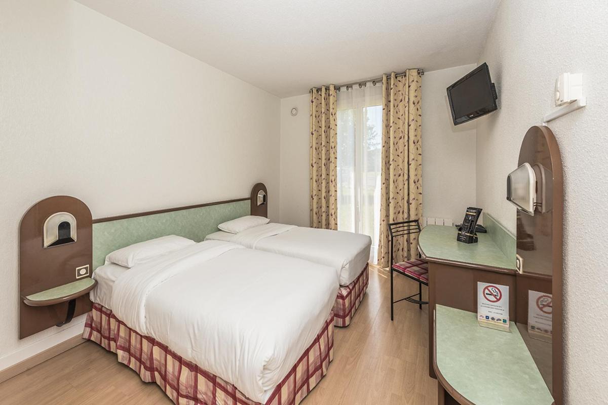 Standard Twin Room - Photo 7