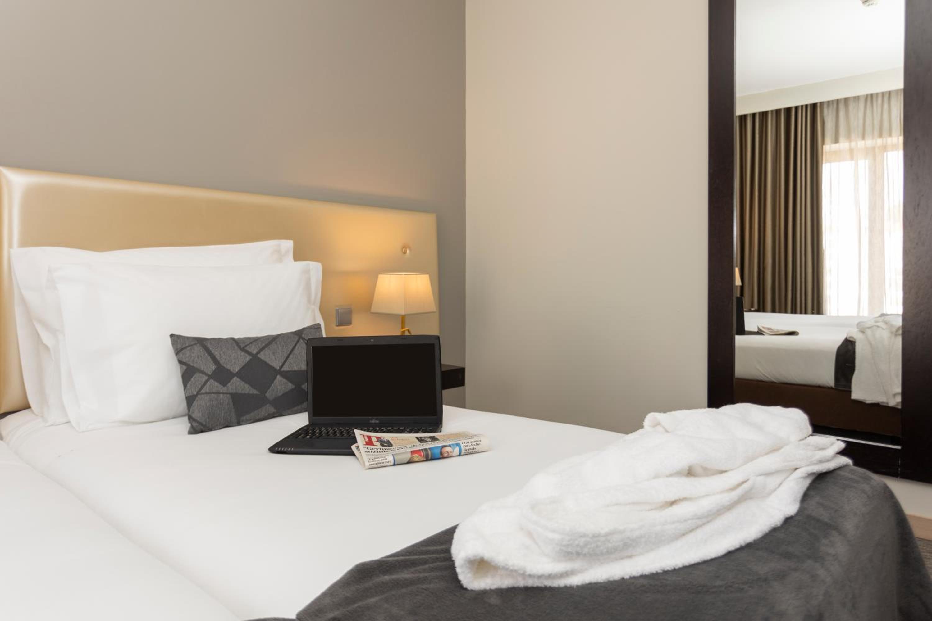 Twin Room - Photo 2