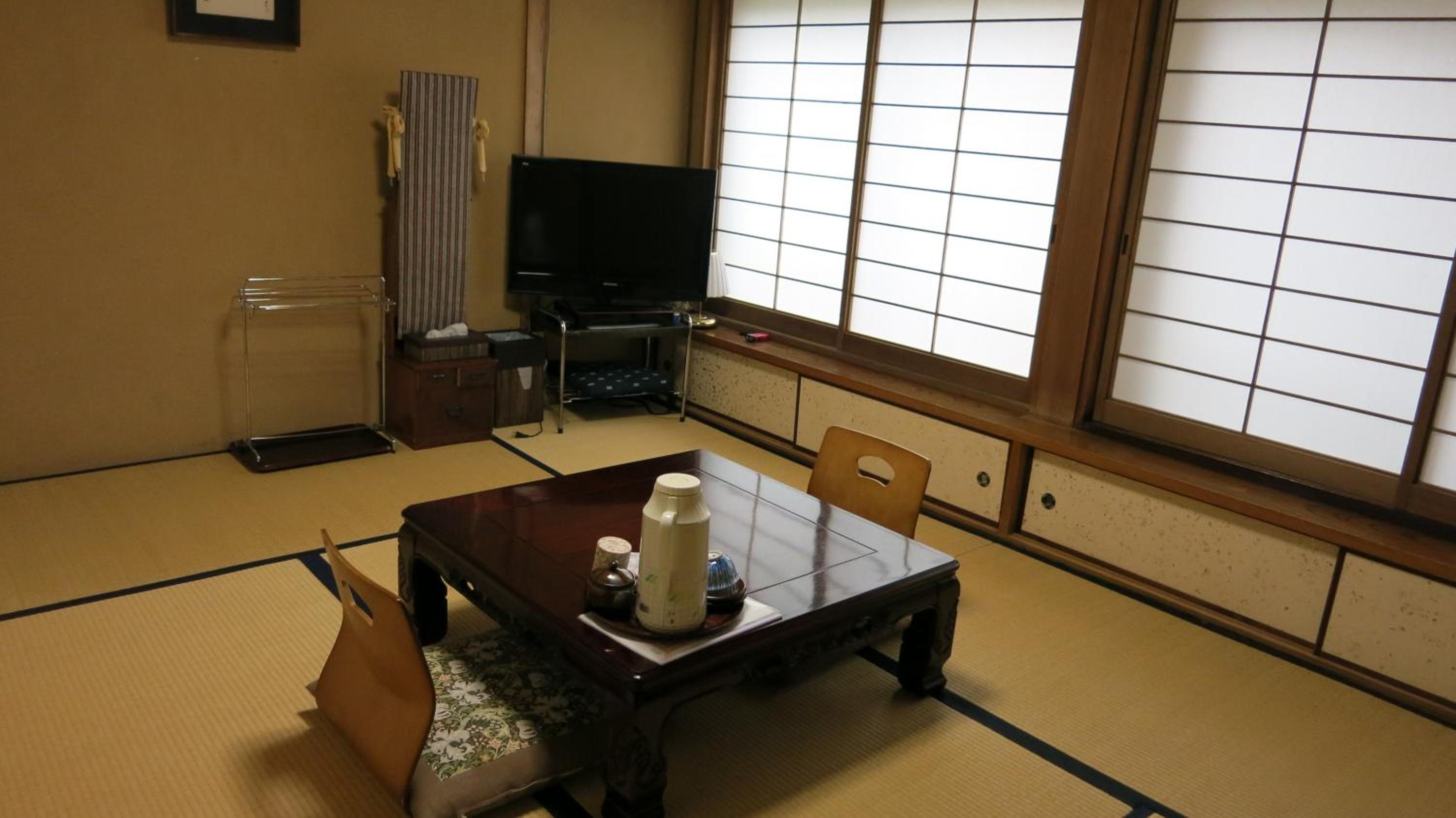 Economy Twin Room photo 1