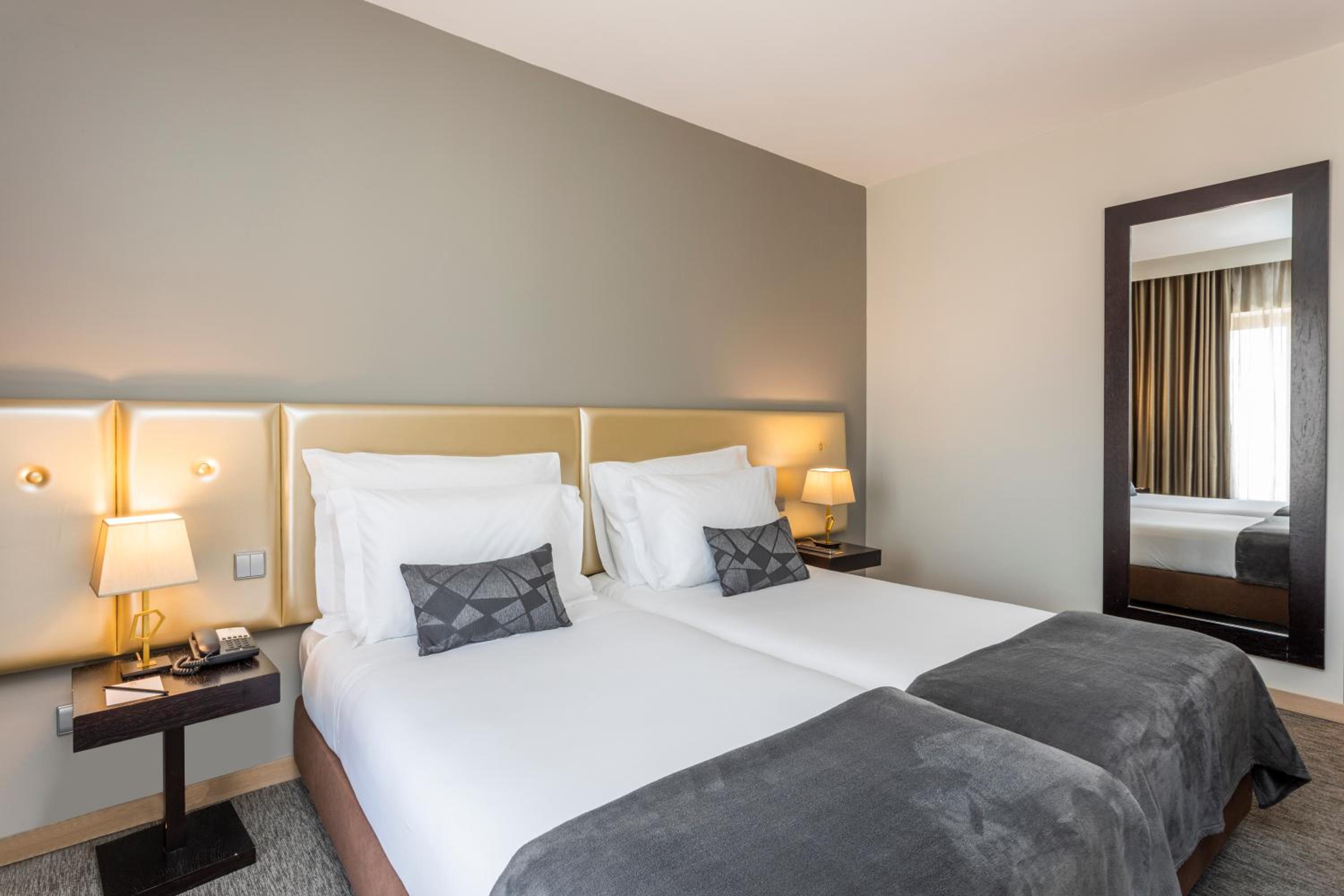 Twin Room - Photo 4