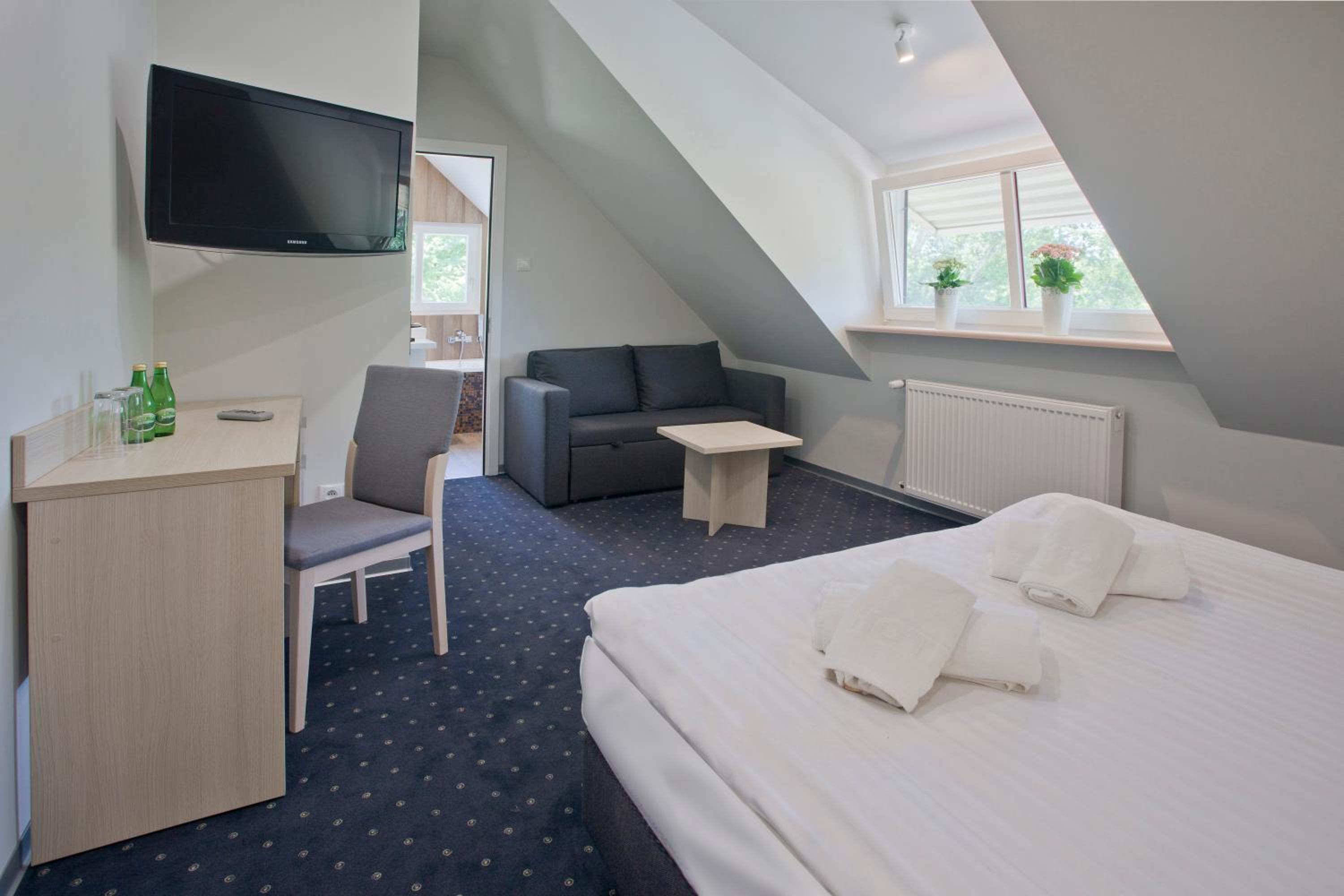 Double Room - Photo 9