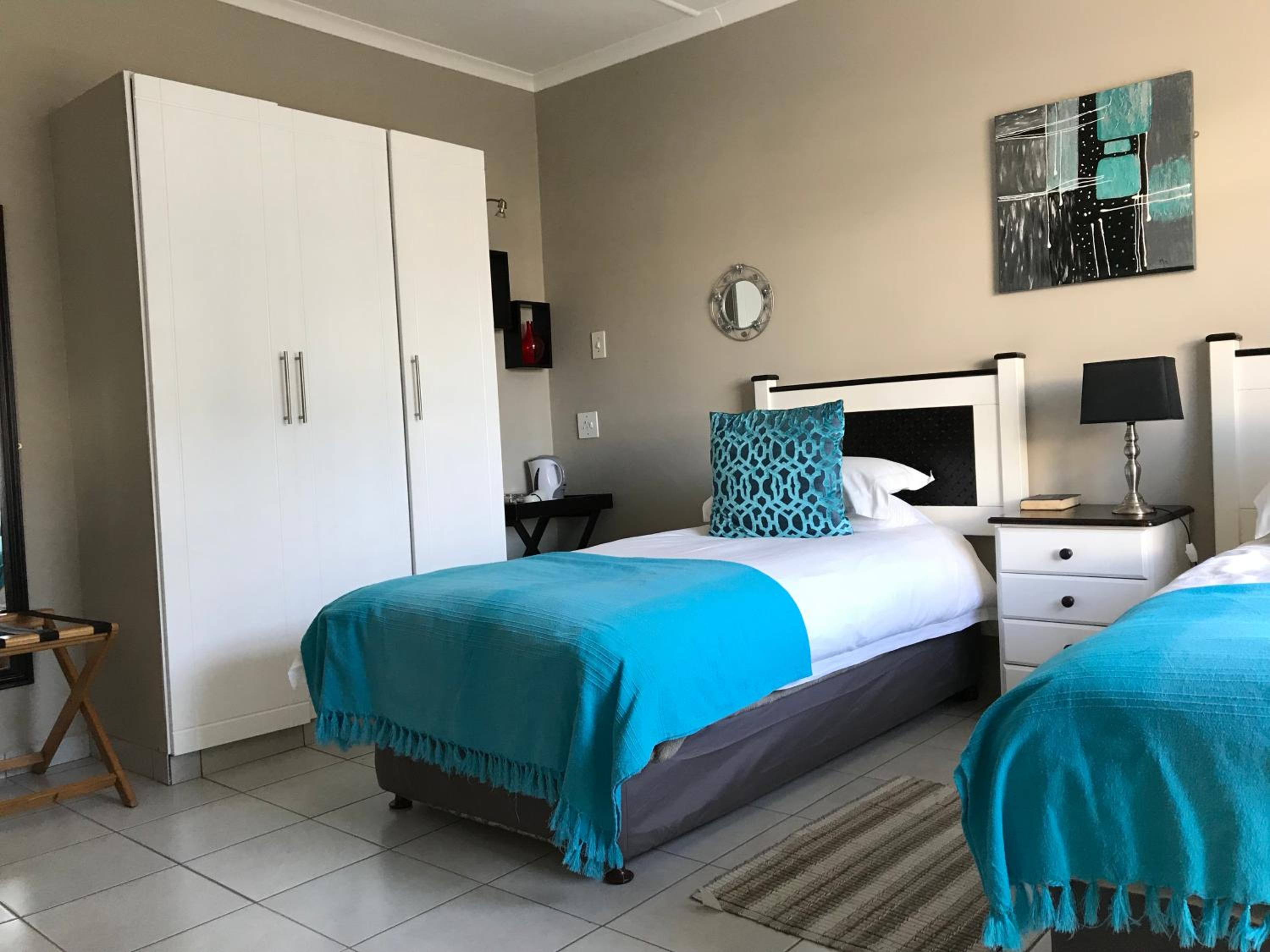 Twin Room - Photo 6