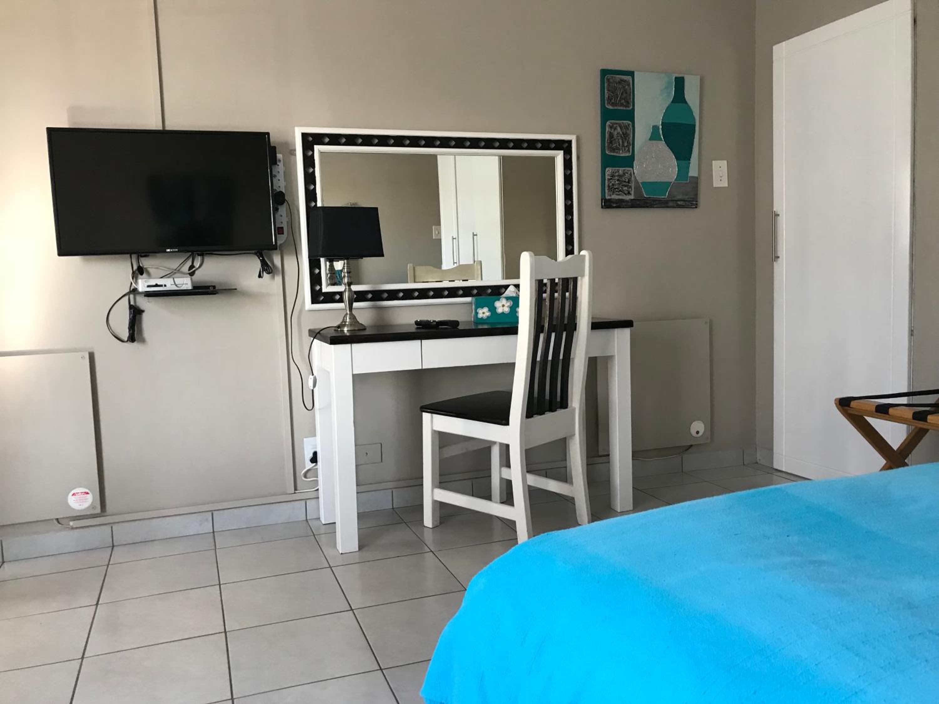 Twin Room - Photo 5