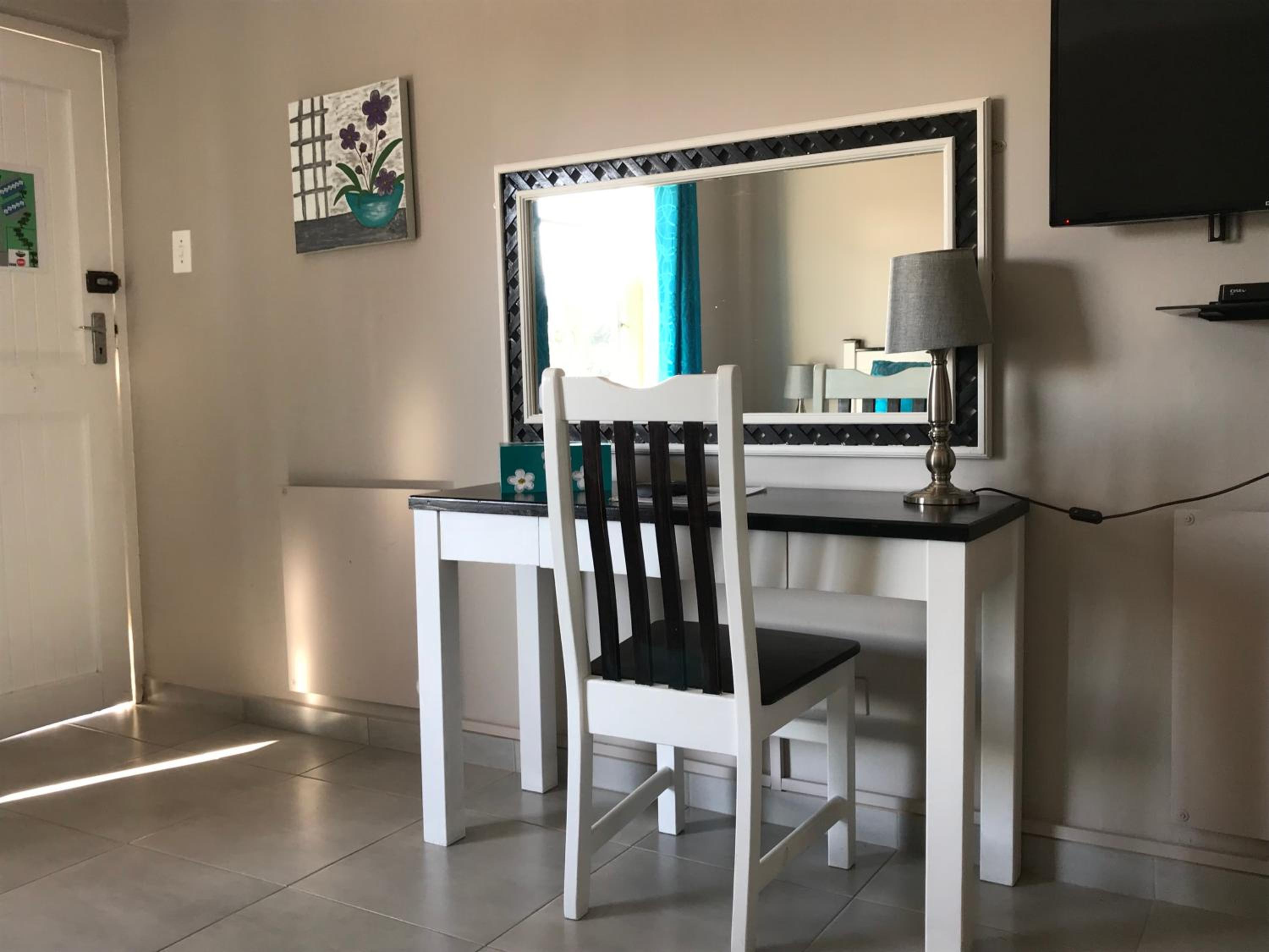 Twin Room - Photo 2