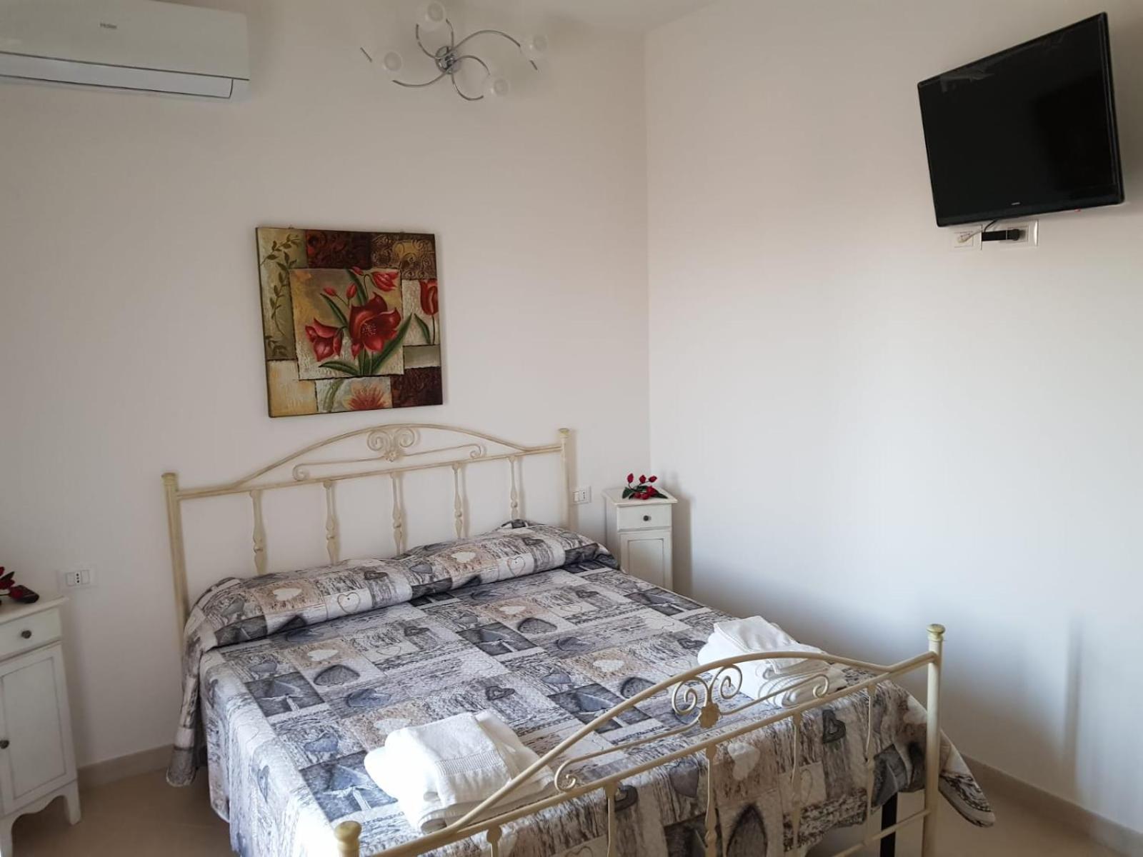 Double Room with Balcony (2 Adults + 1 Child) photo 2