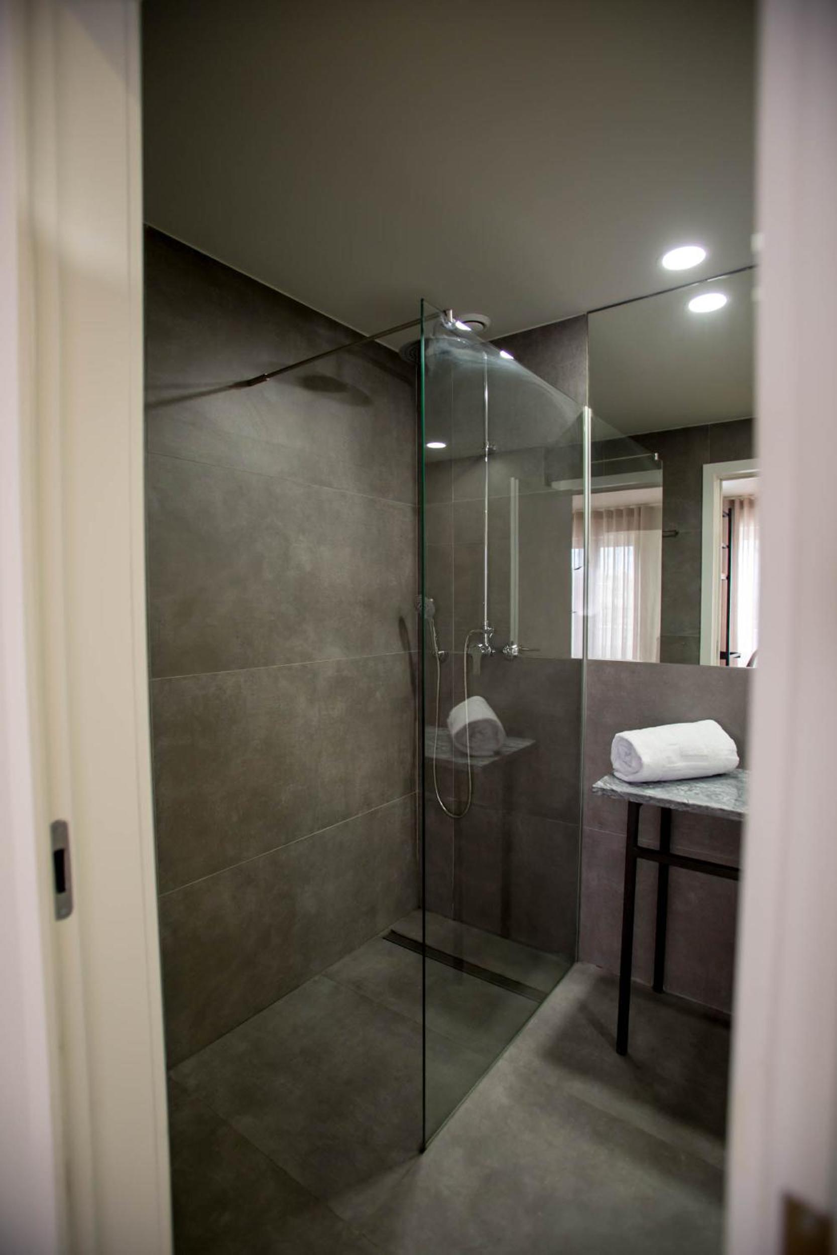 Standard Twin Room - Photo 2