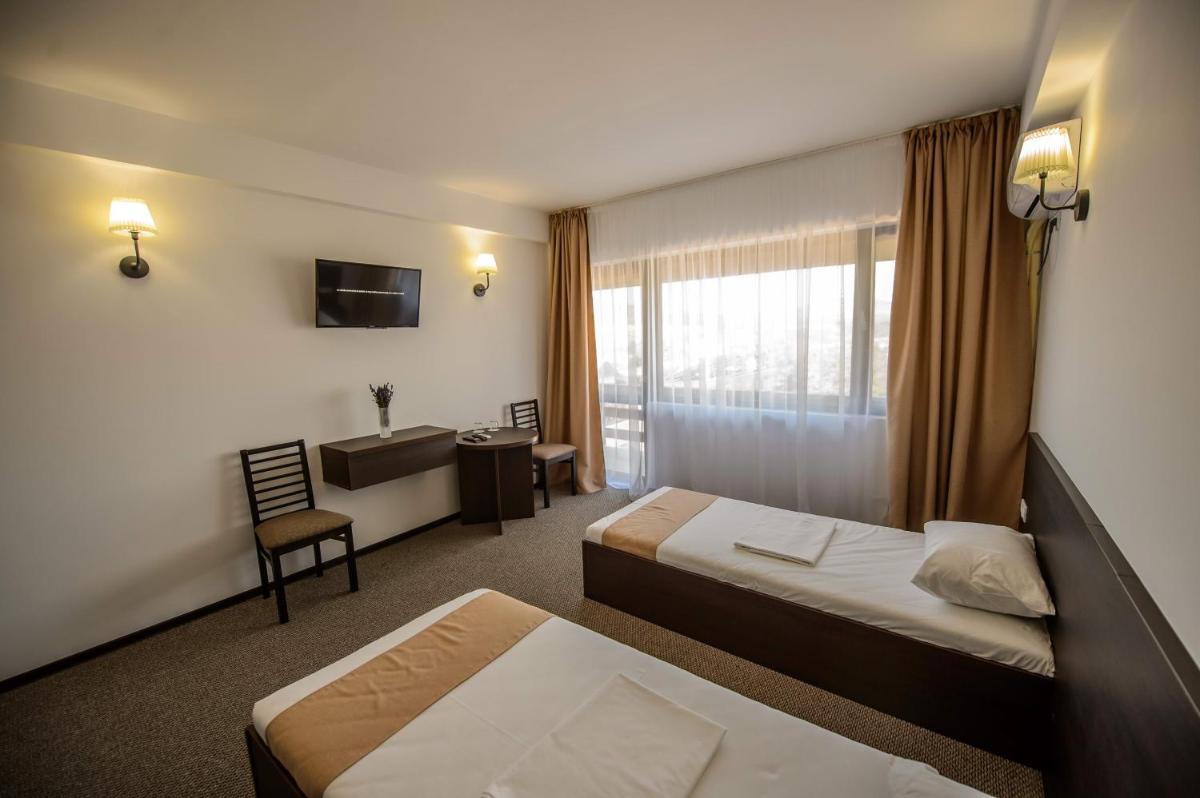 Double or Twin Room with Balcony photo 3