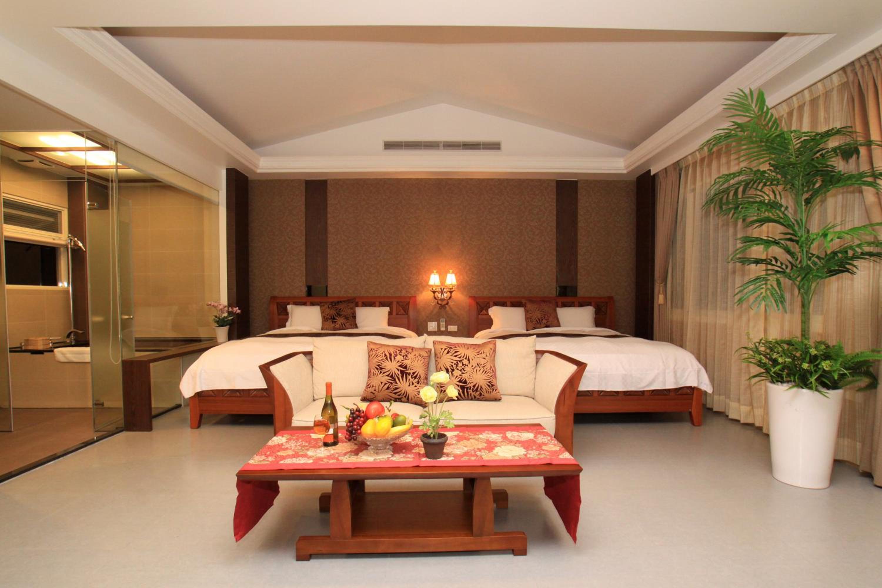 Family Room photo 3