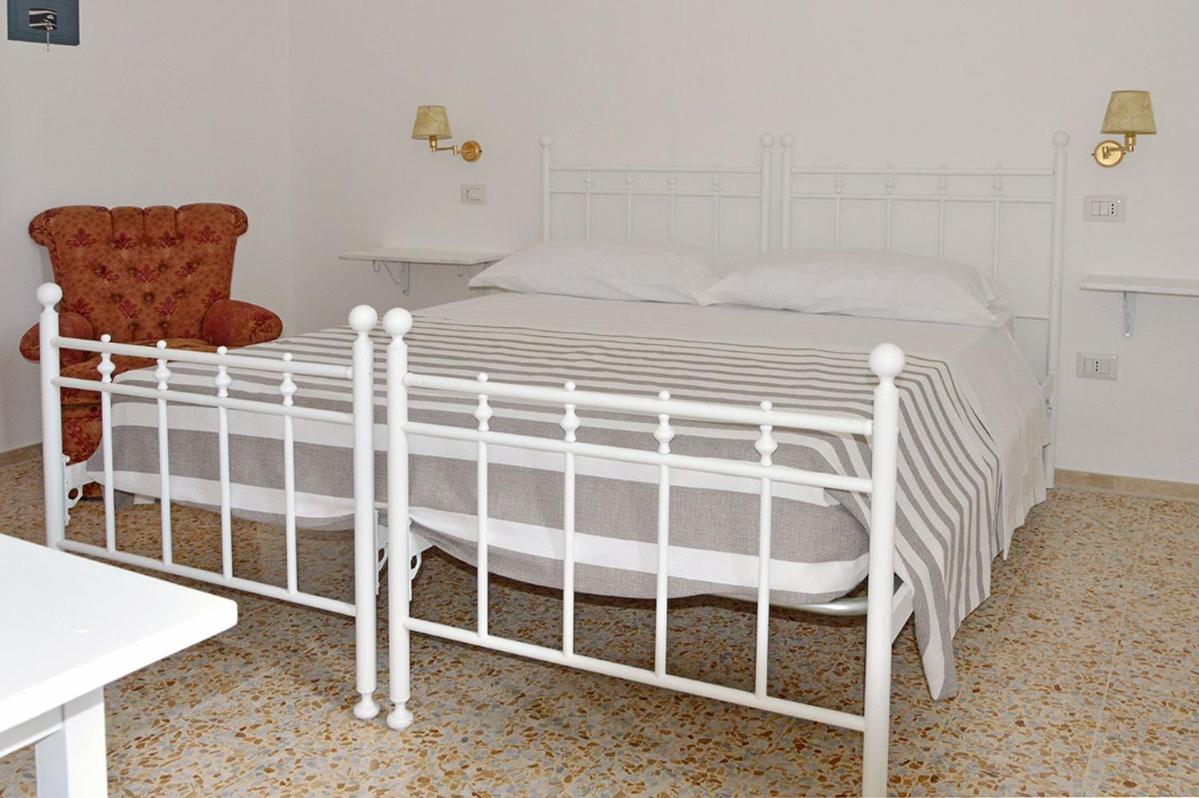 Double Room with Private Bathroom photo 3