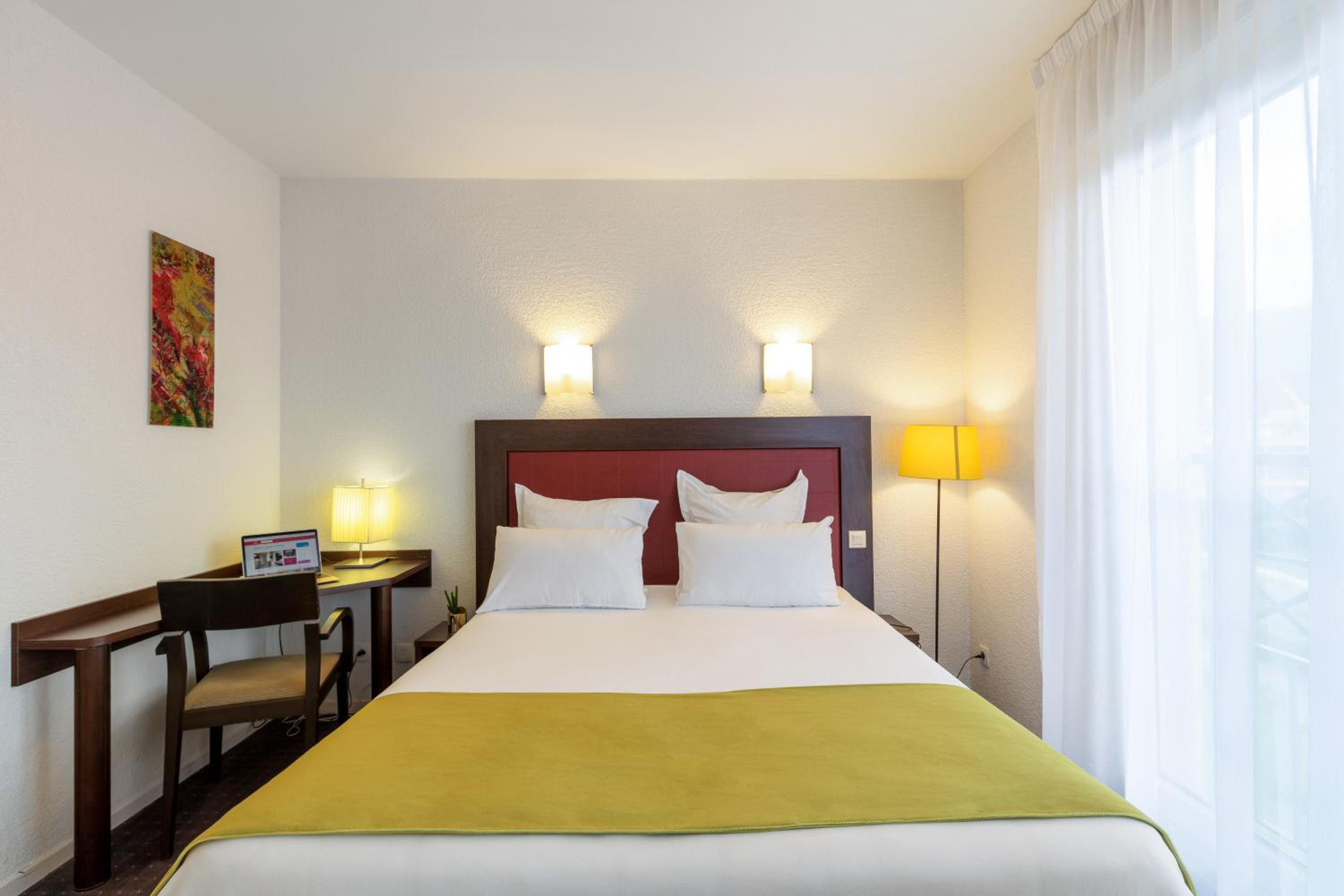 One Bedroom Apartment 