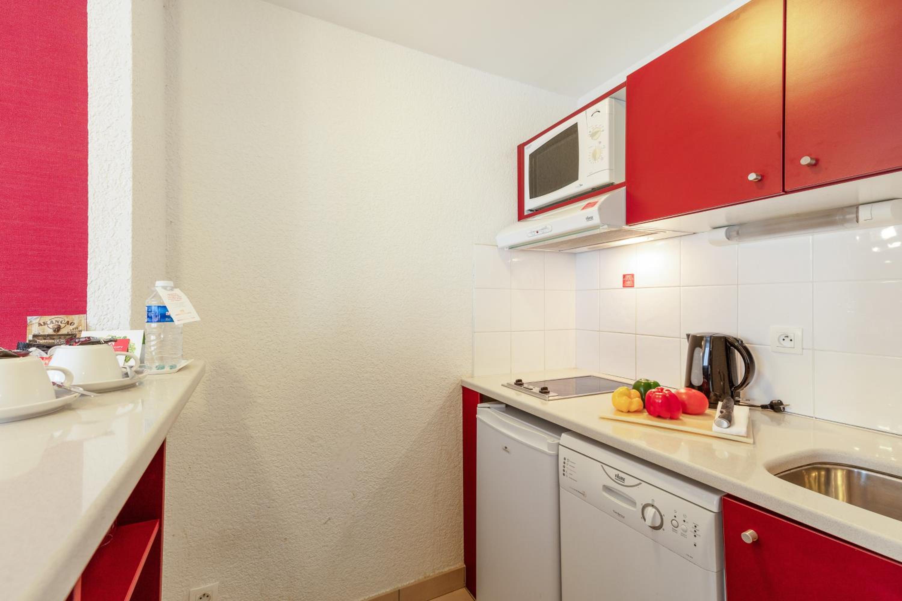 One Bedroom Apartment 
