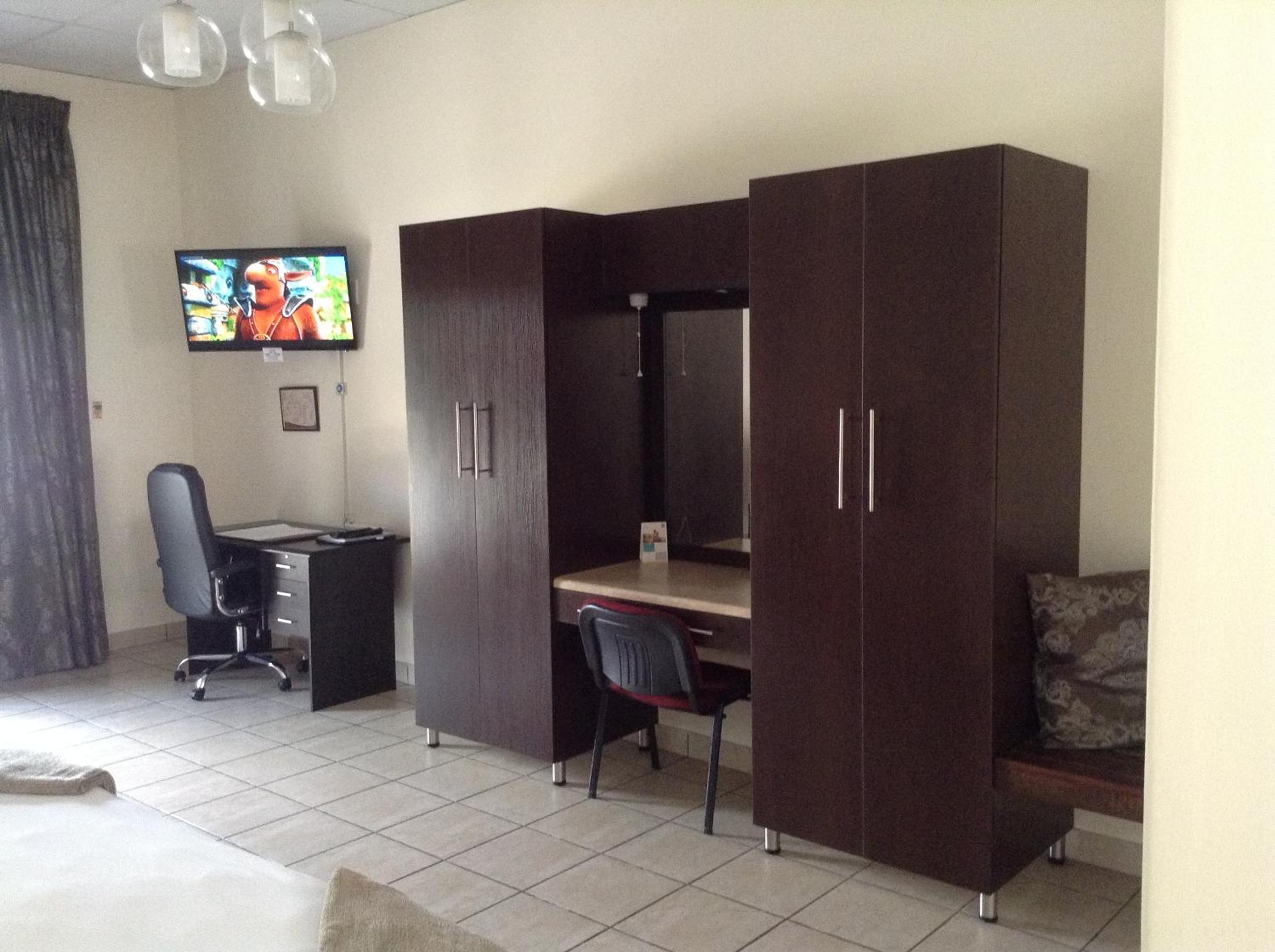 Double or Twin Room with Private Bathroom photo 2