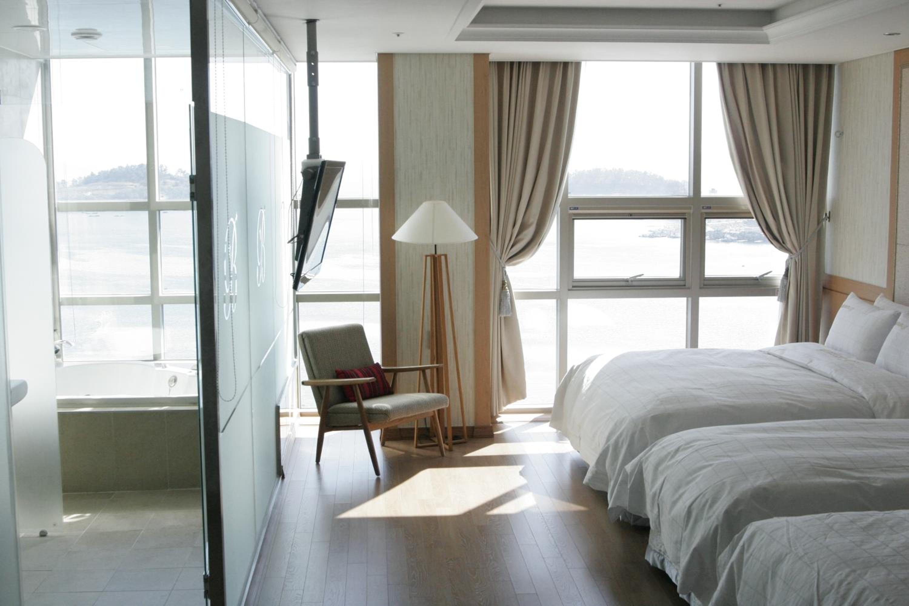 Premier Family Room with Sea View photo 3