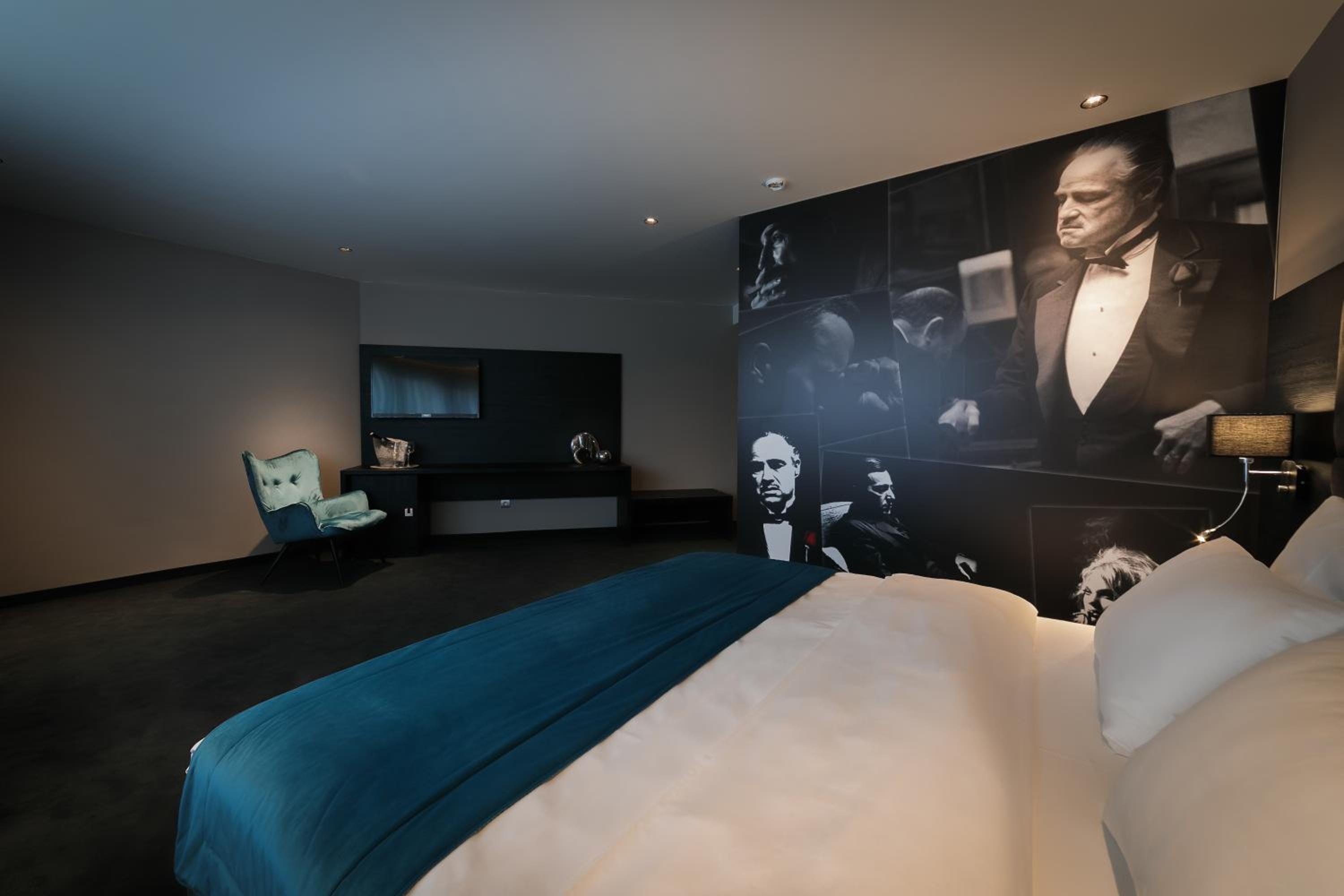 Deluxe King Room - Photo 2