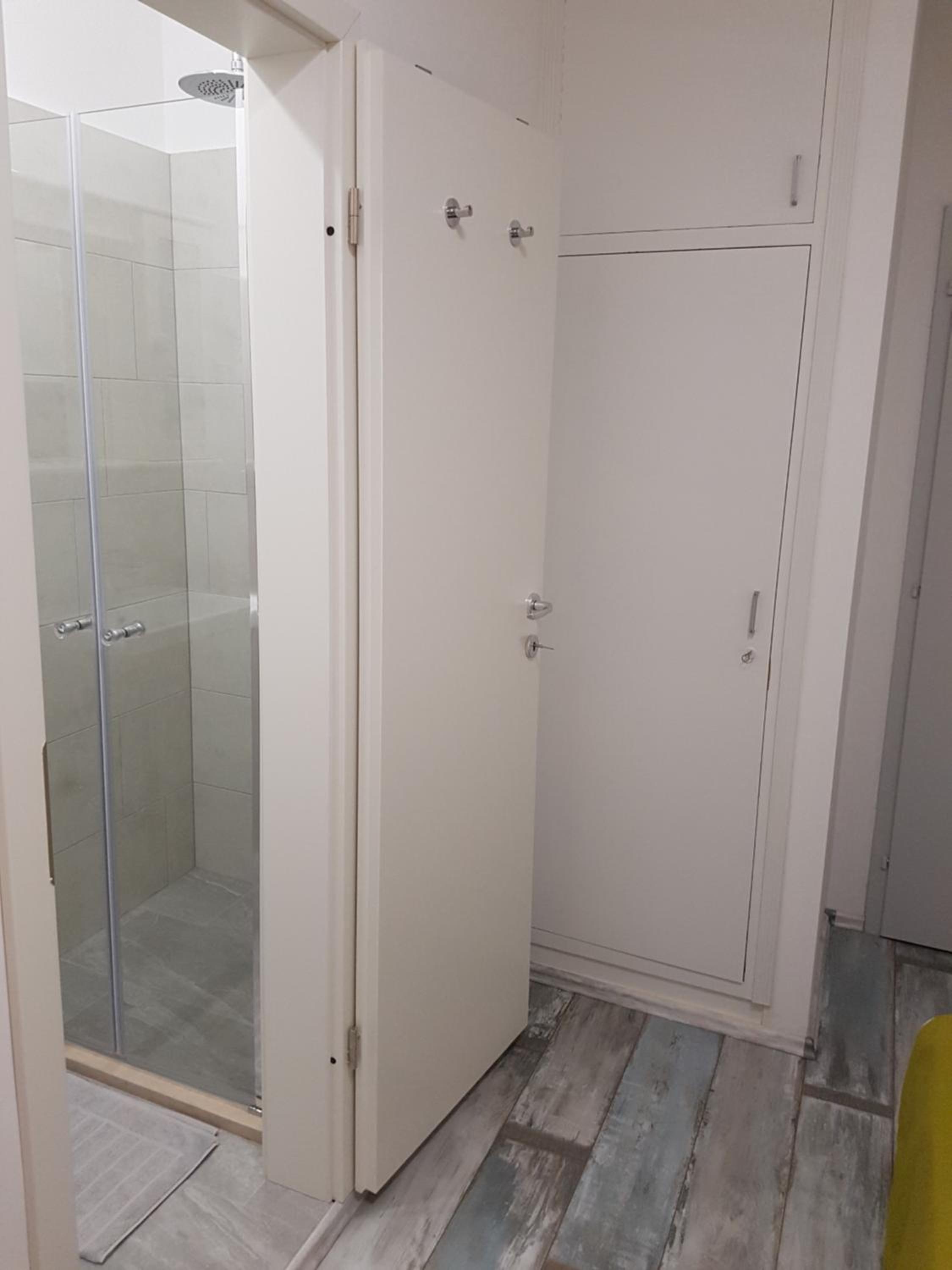 Single Room with Private Bathroom photo 3