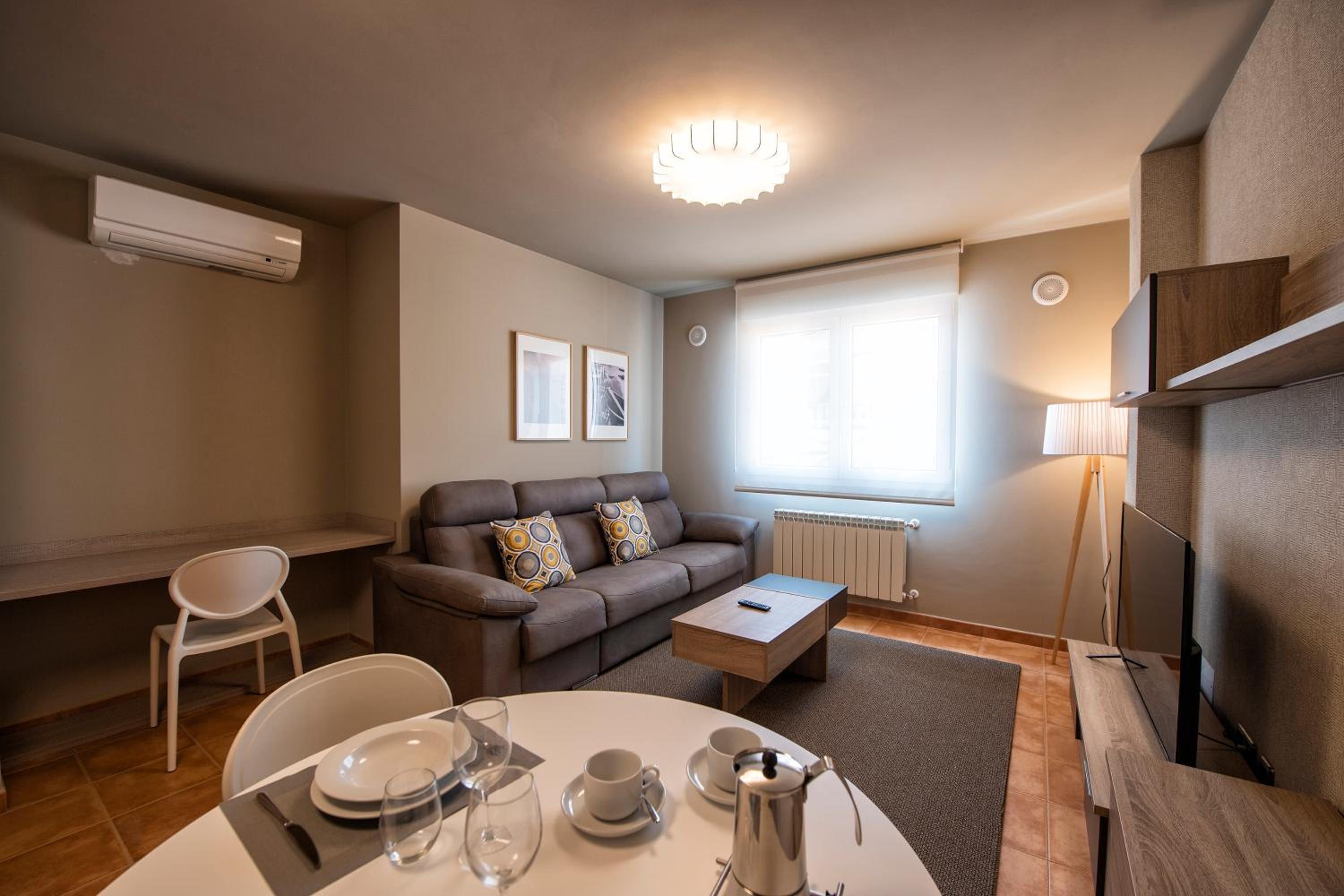 Three-Bedroom Apartment with Sea View photo 3