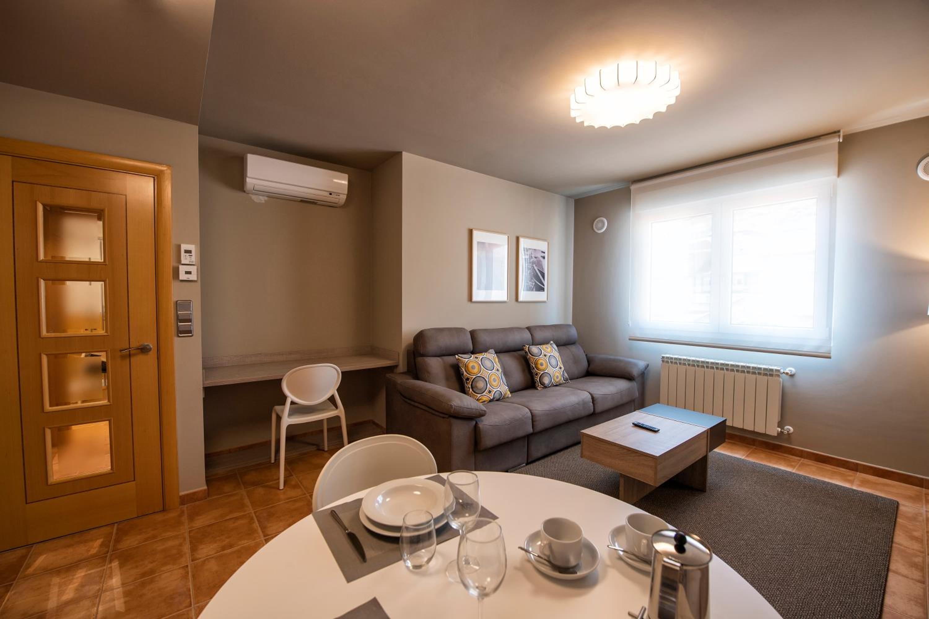 Three-Bedroom Apartment with Sea View photo 2