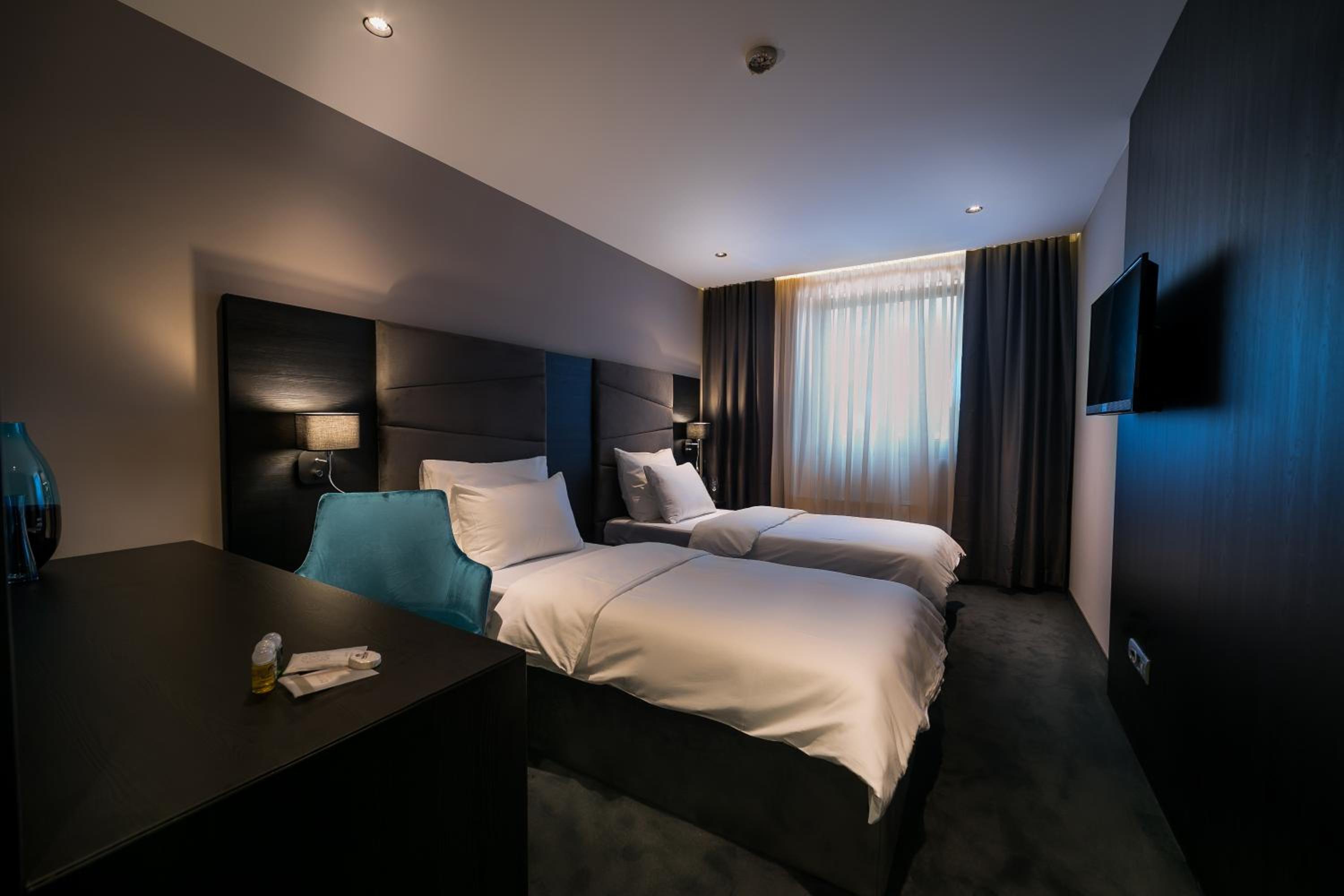 Superior Twin Room - Photo 4