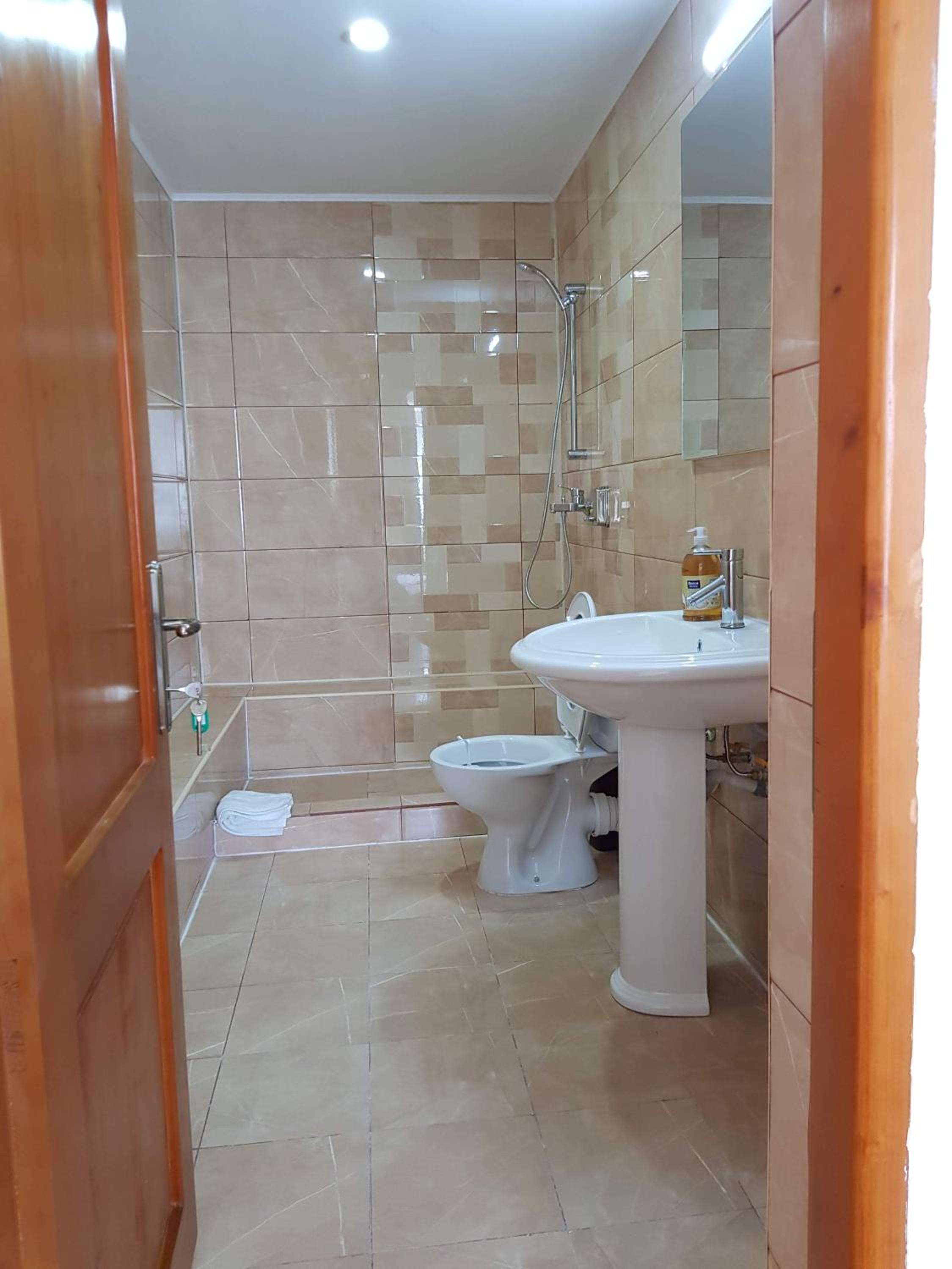 Deluxe King Suite - Photo 2