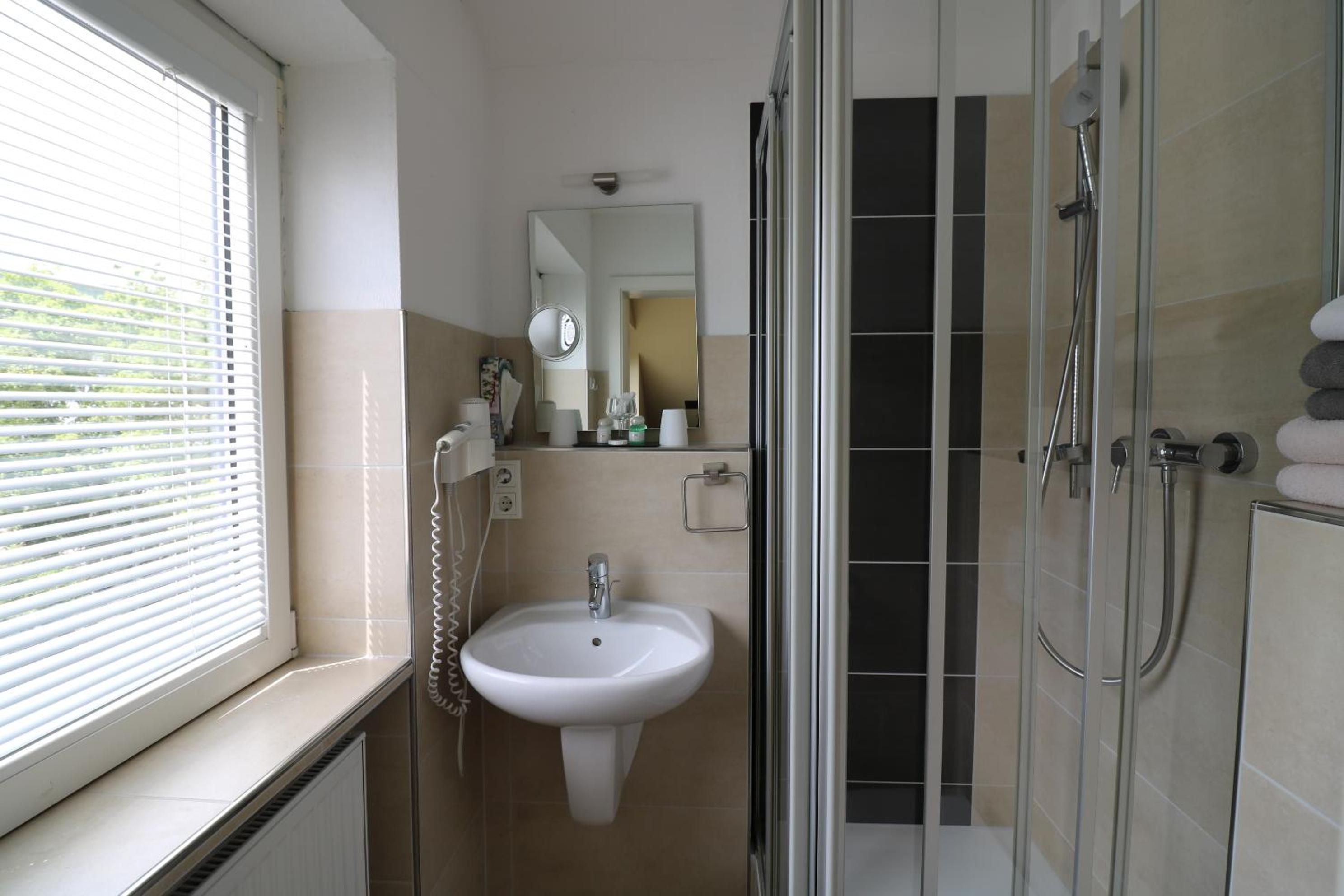 Double Room - Basic photo 3