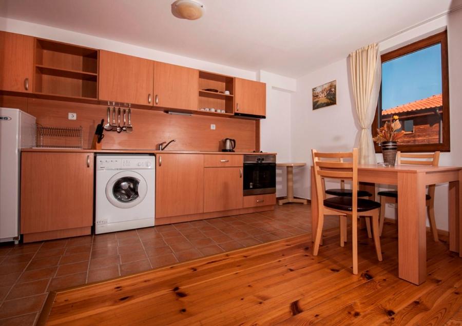 Apartment with Mountain View