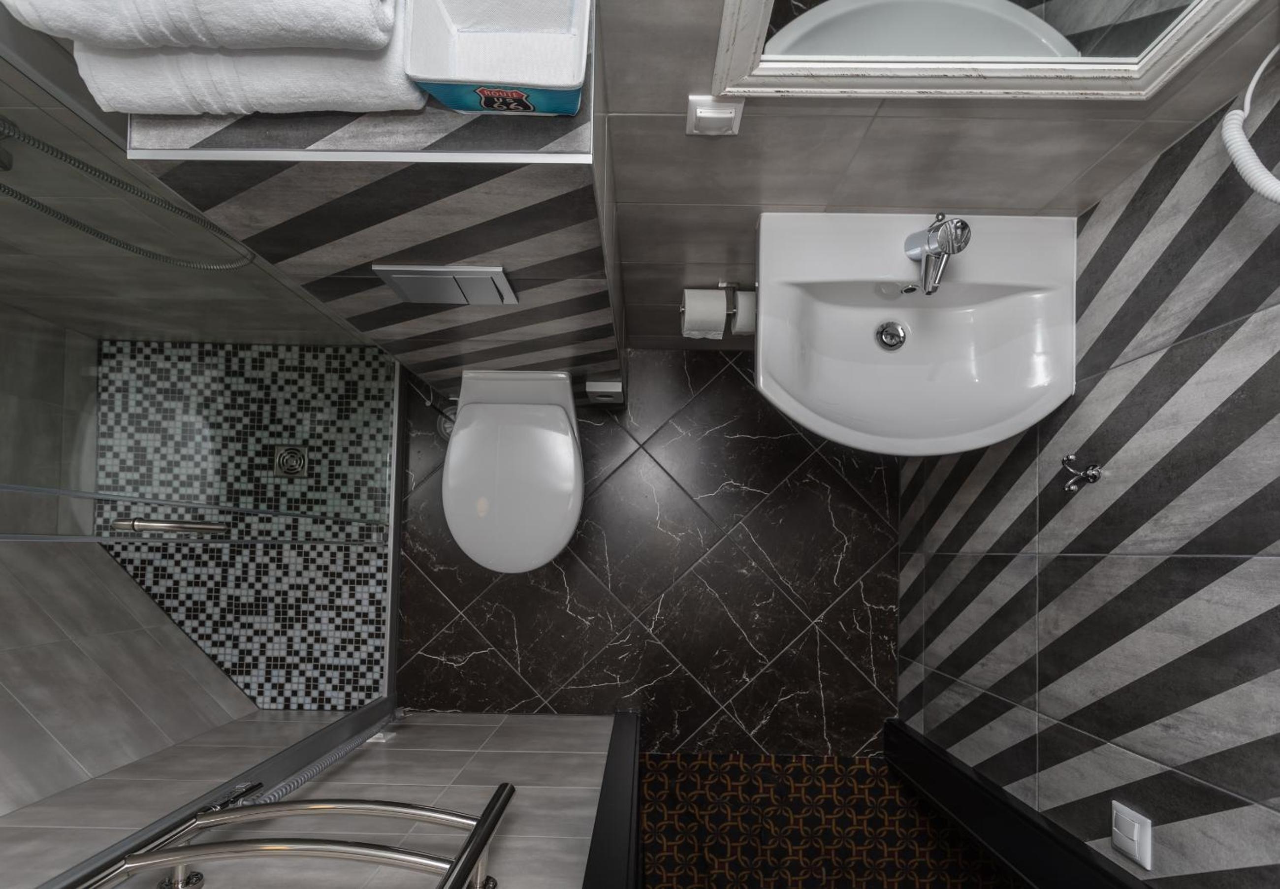 Executive Suite - Photo 10