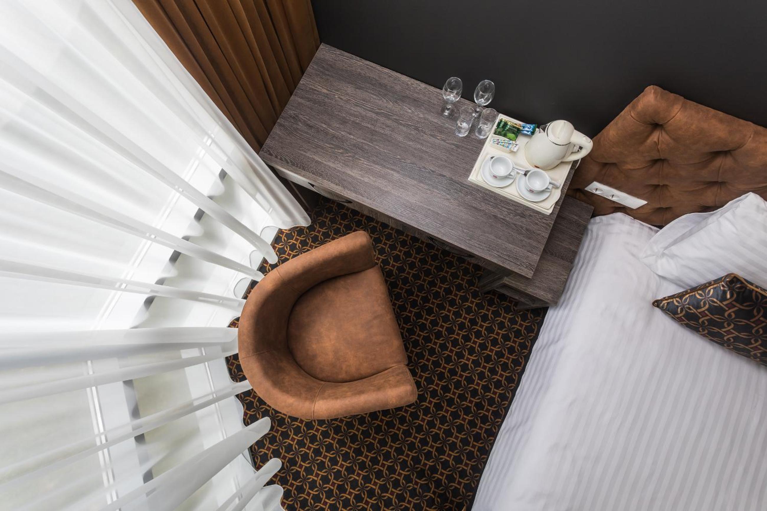 Executive Suite - Photo 8
