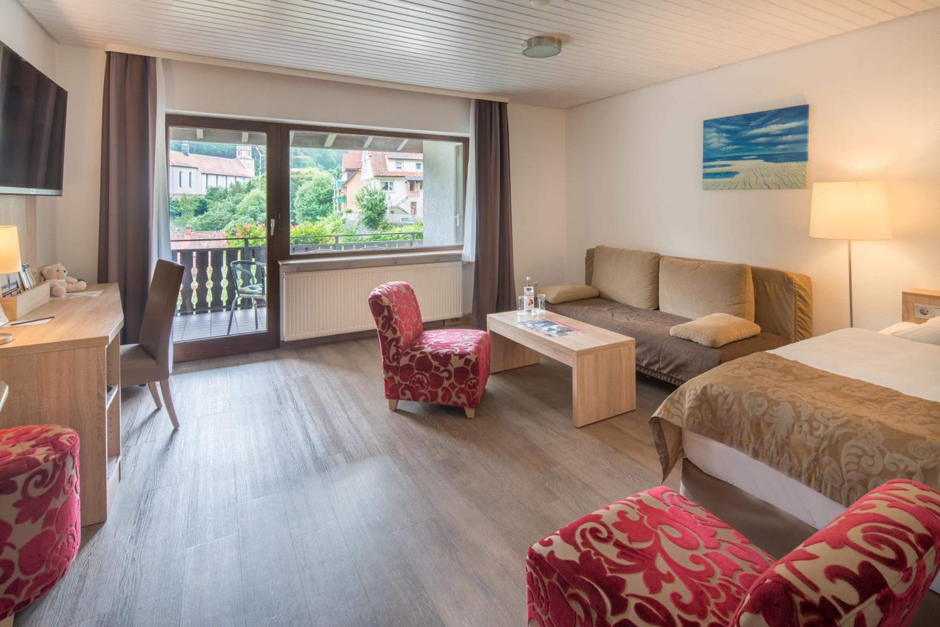 Apartment King Room with Balcony - Photo 8