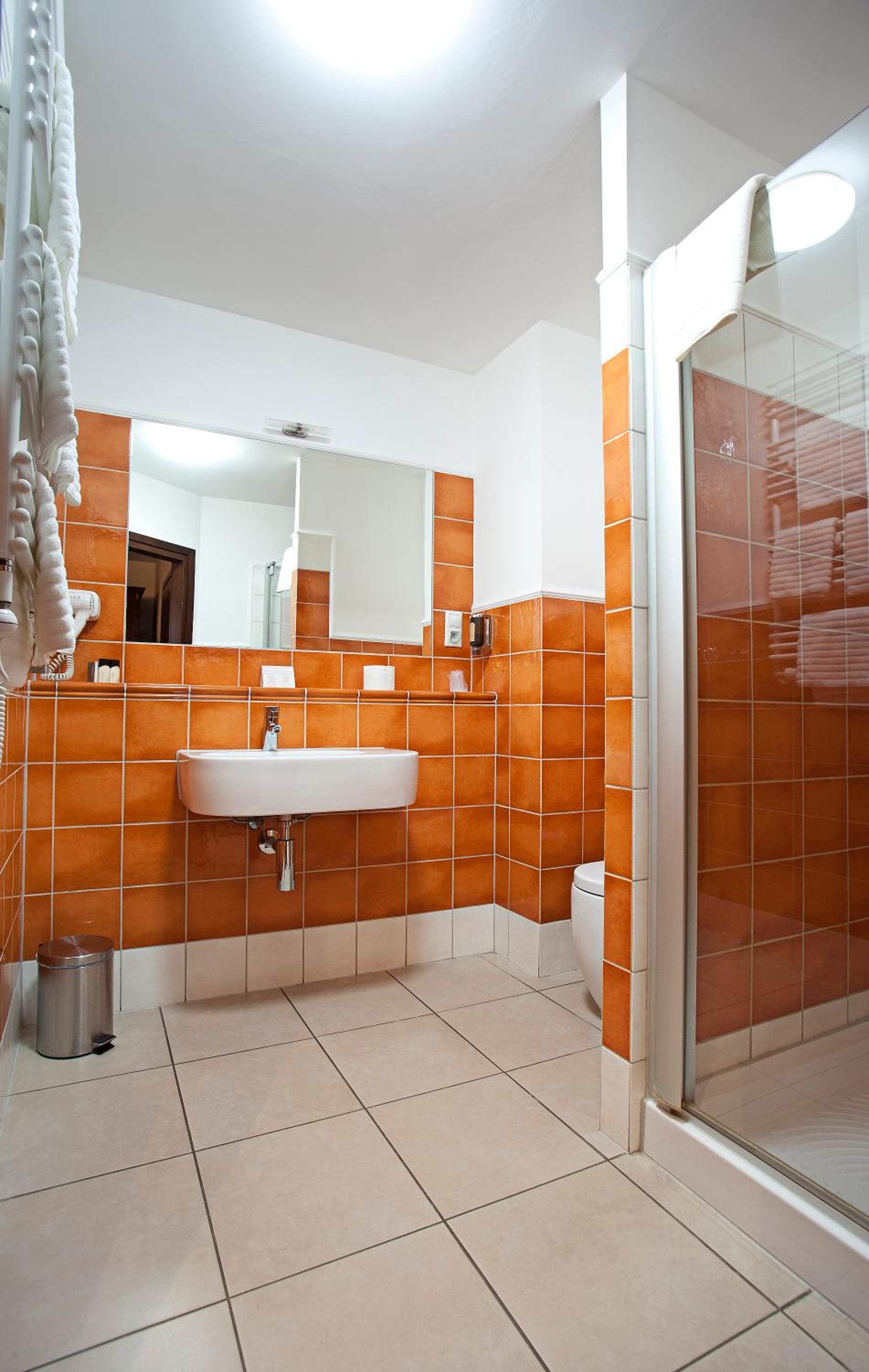 Twin Room - Photo 5