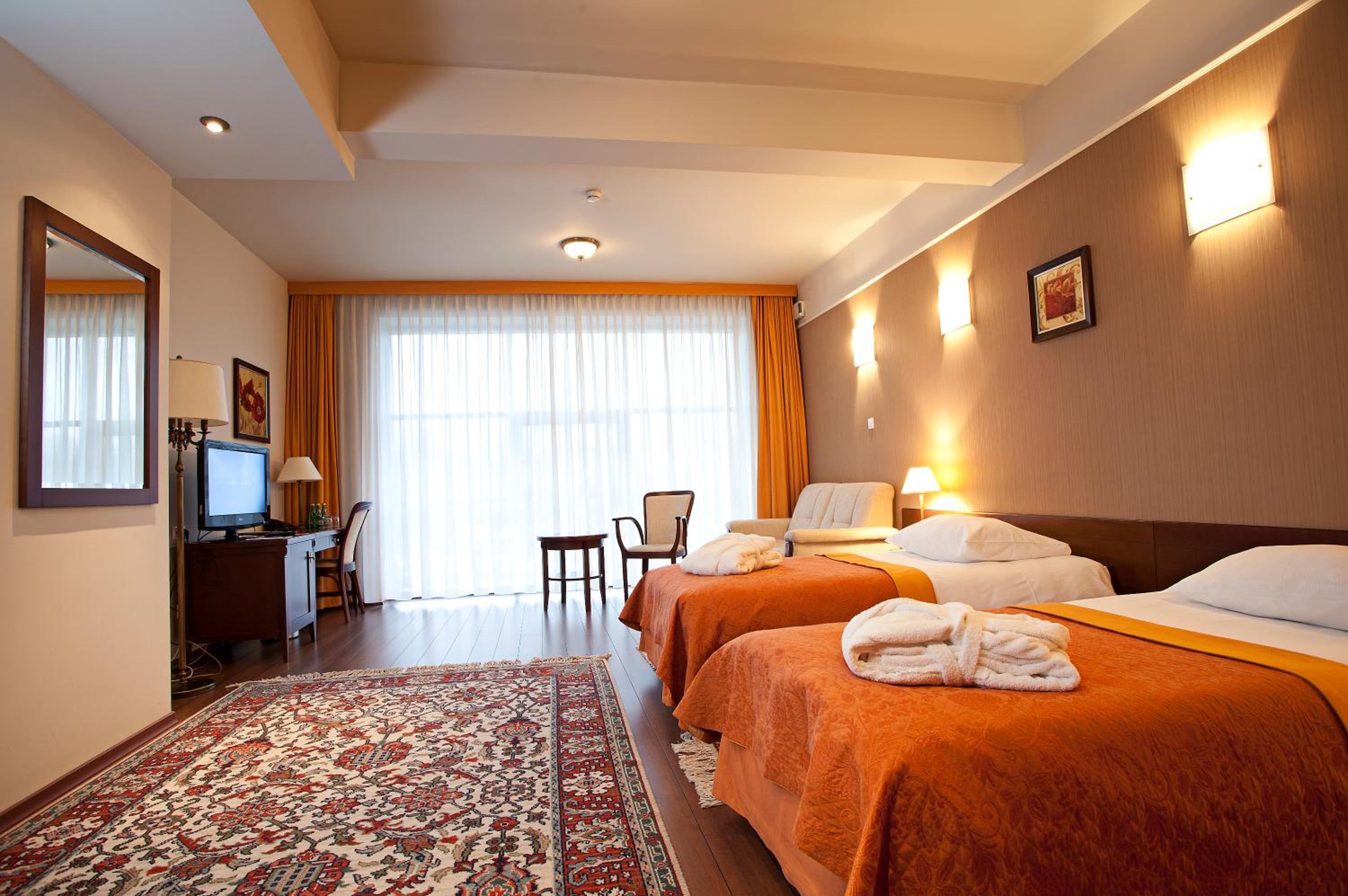 Twin Room - Photo 3