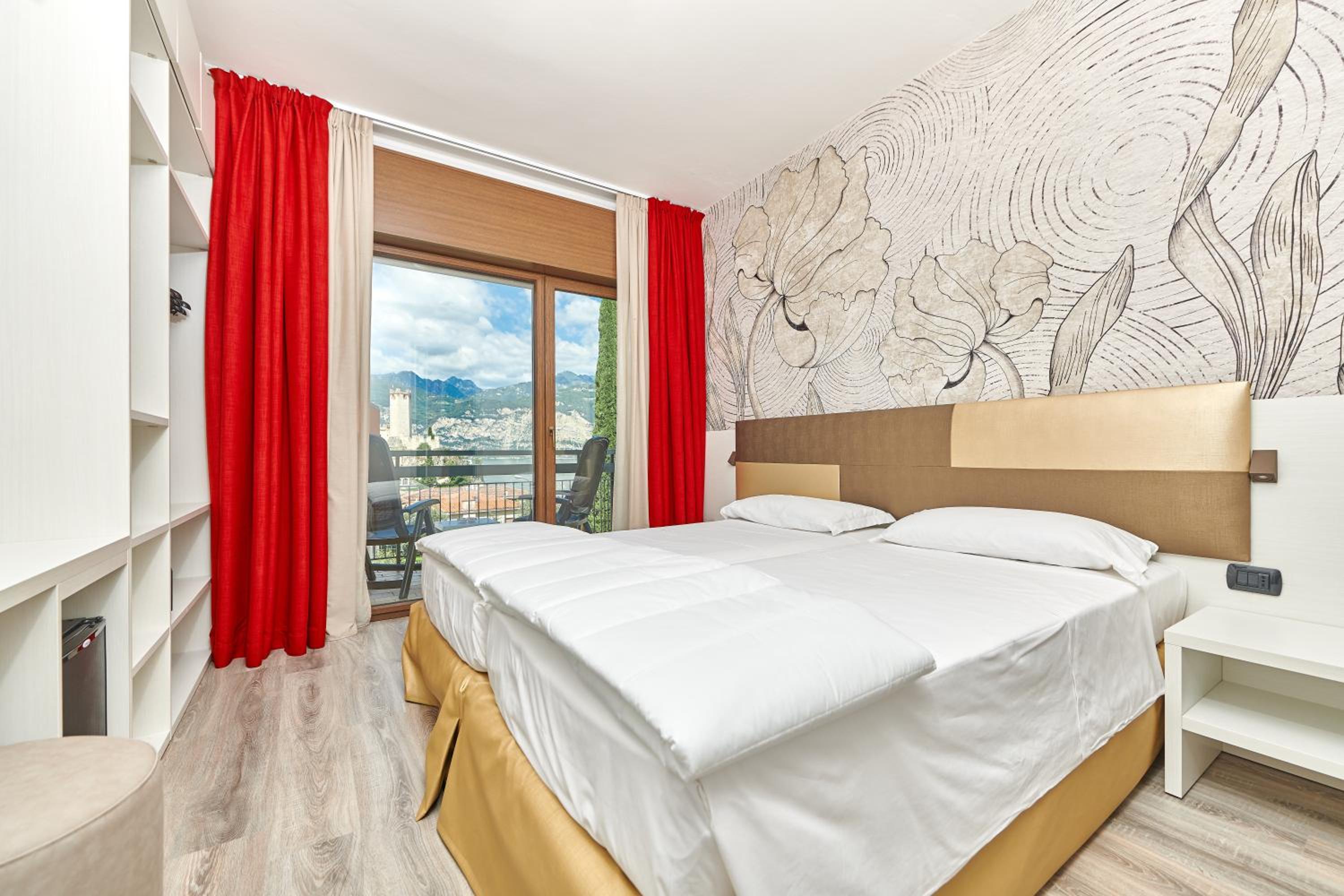 Twin Room with Lake View