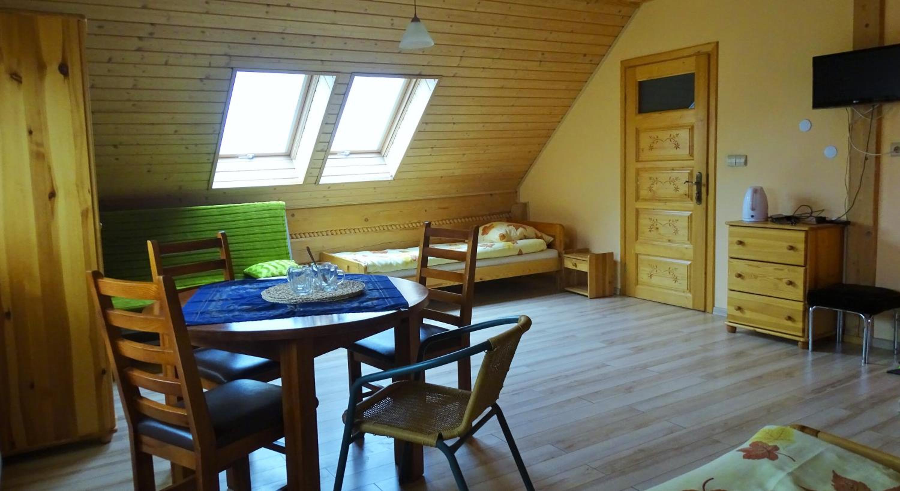 Quadruple Room with Private Bathroom photo 1