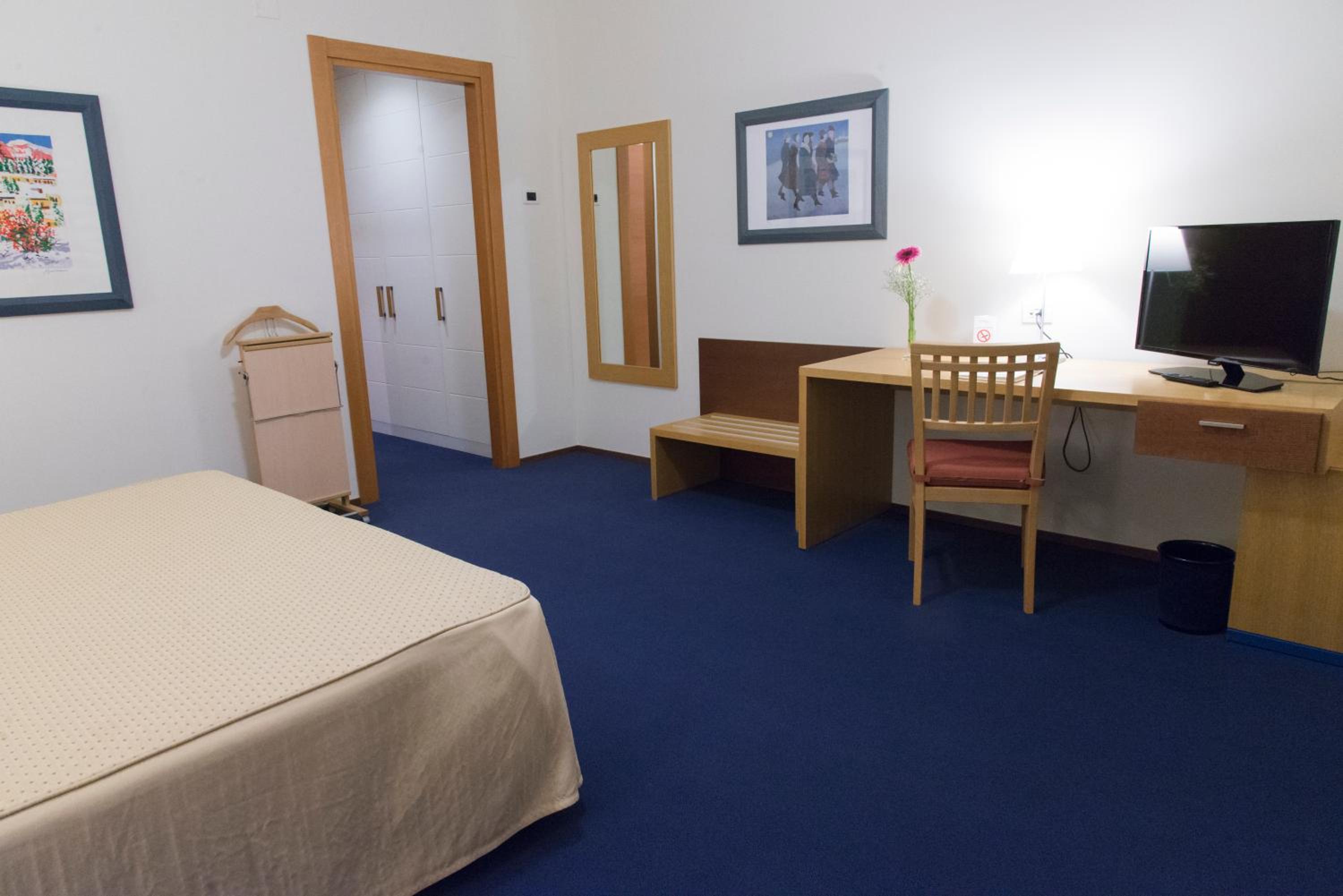 Double or Twin Room - Photo 3