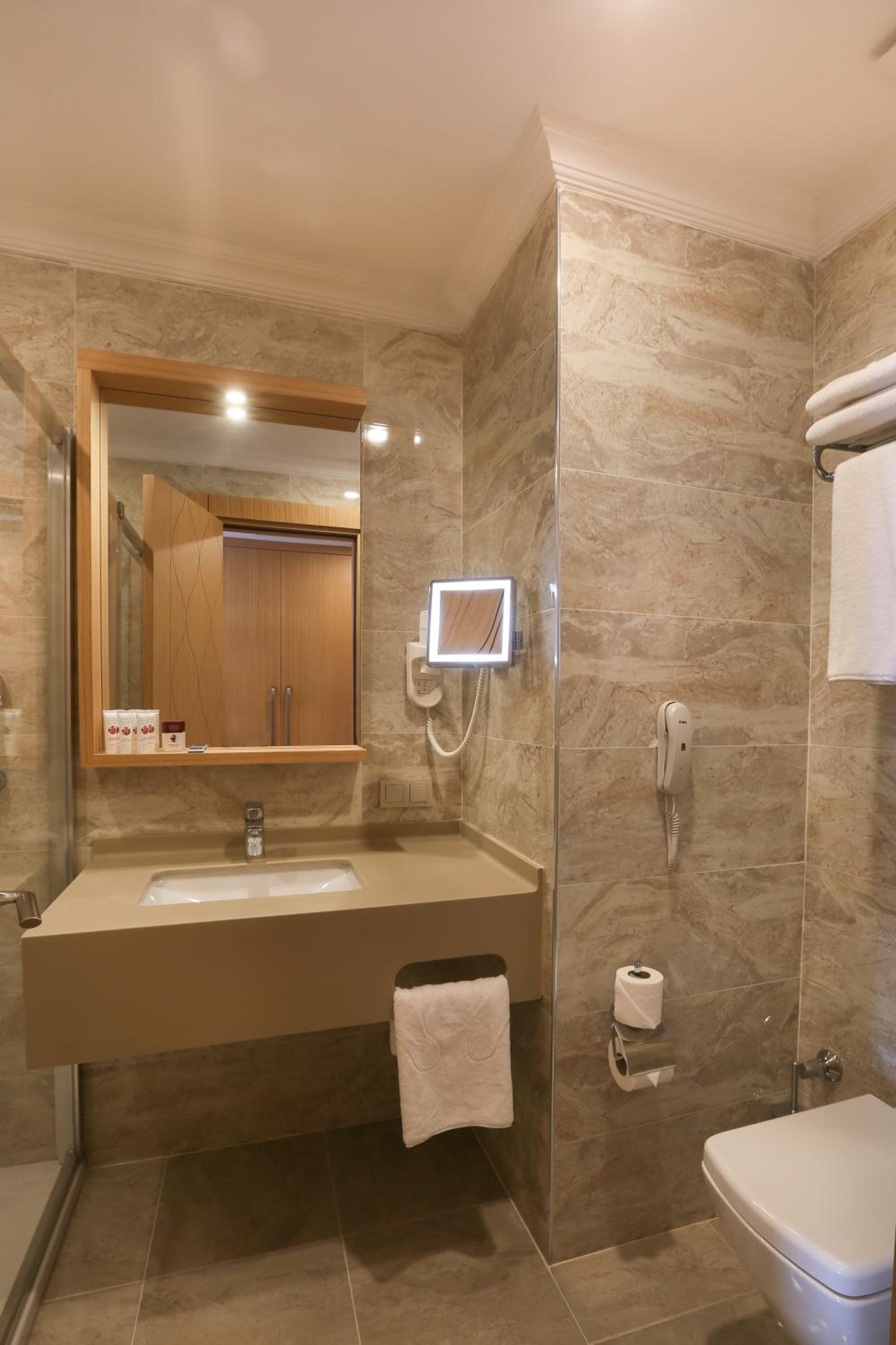 Double Room - Disability Access photo 3