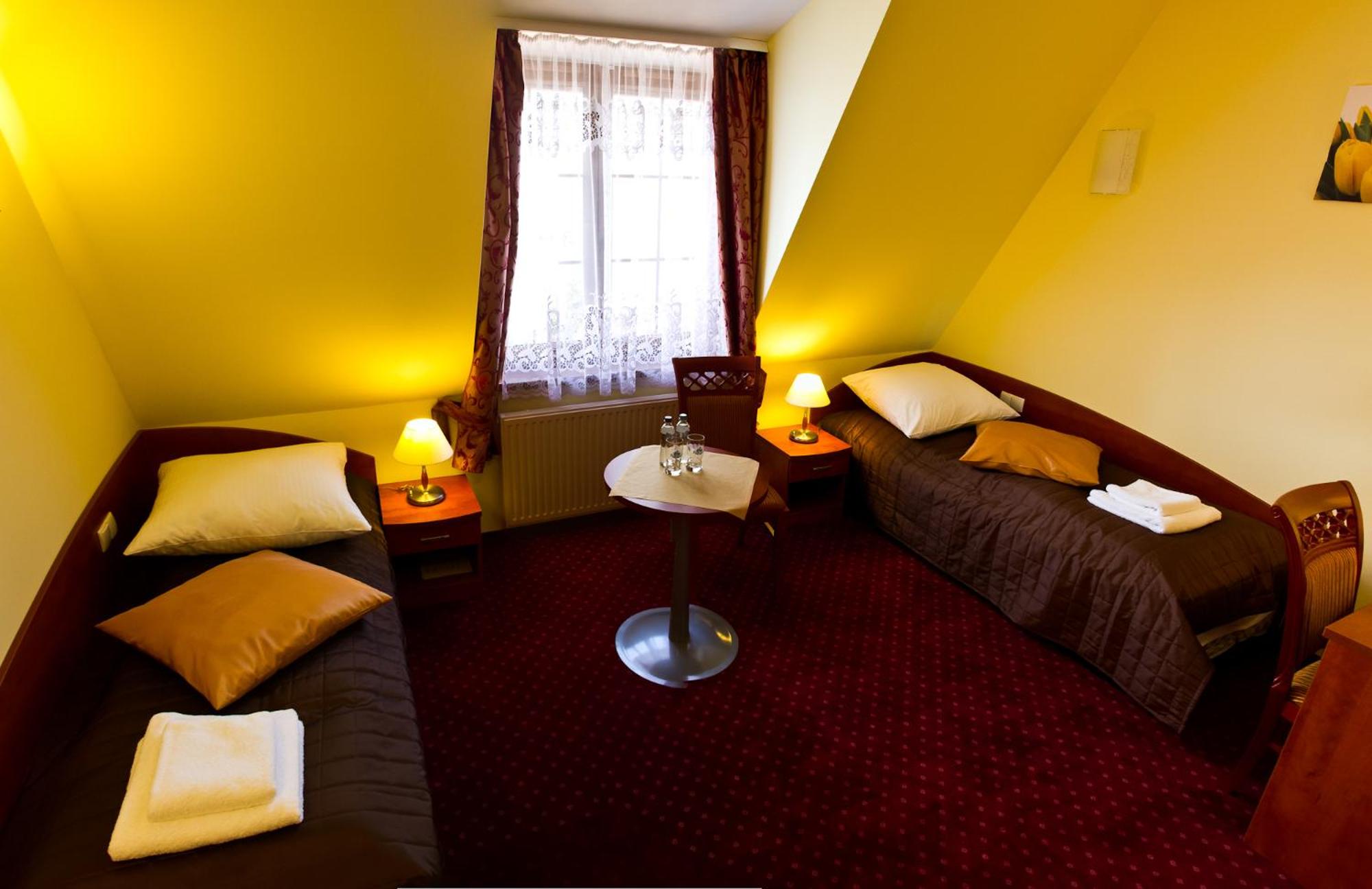 Standard Twin Room - Photo 30