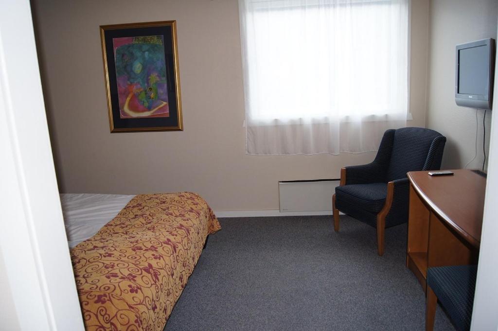 Double or Twin Room - Photo 2