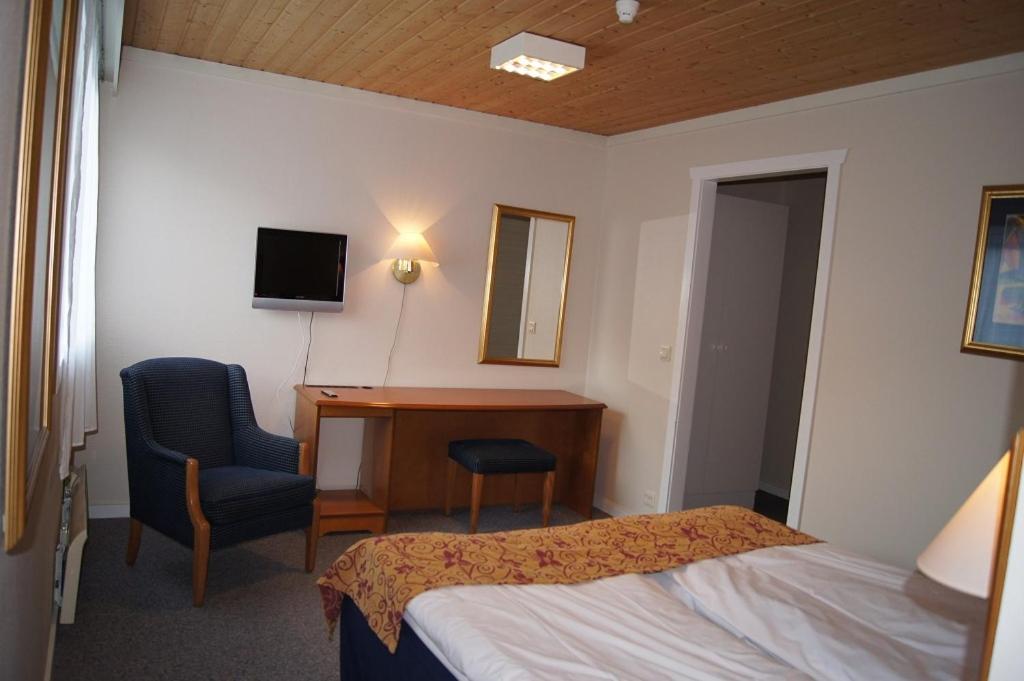 Double or Twin Room - Photo 3