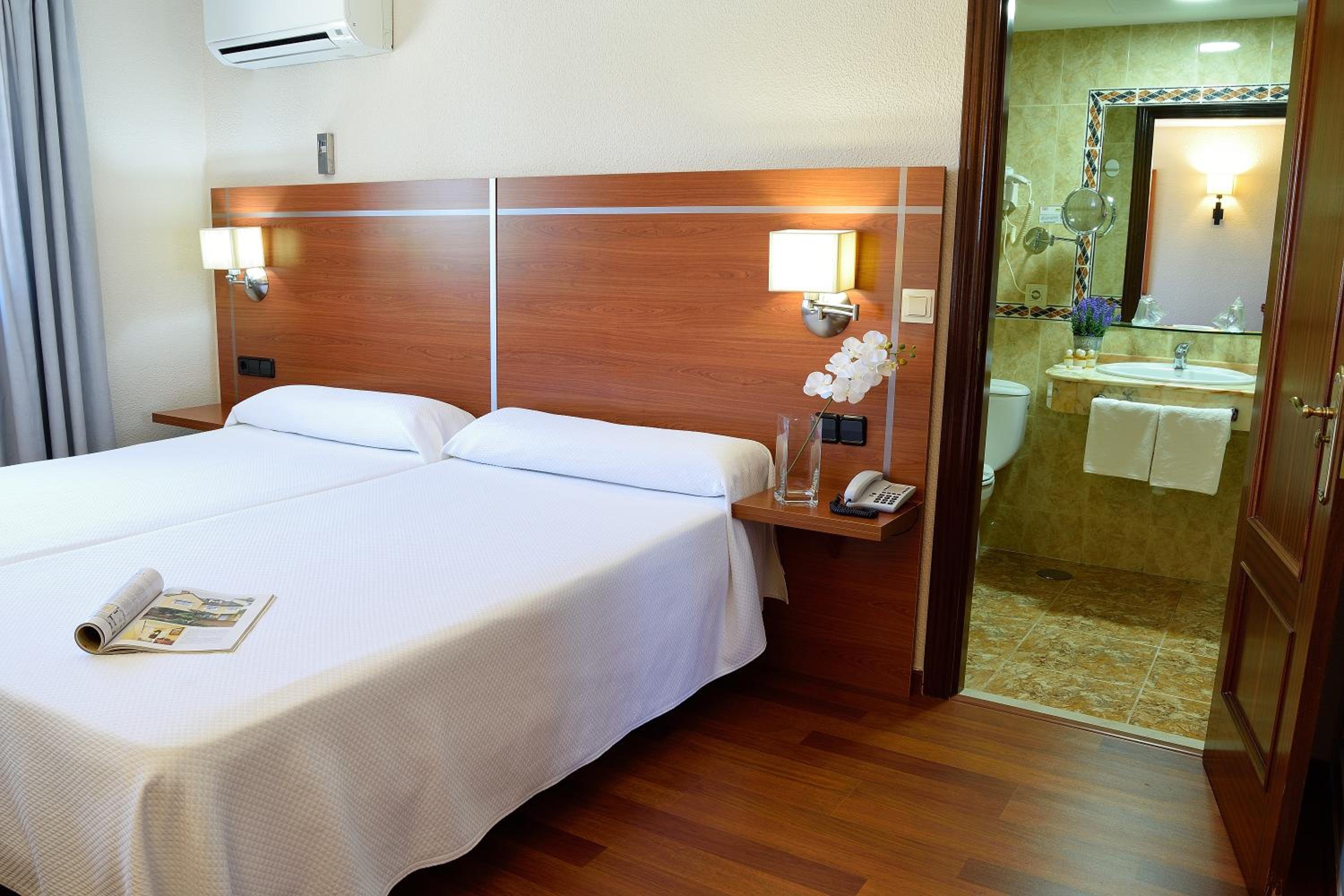 Double Room - Photo 2