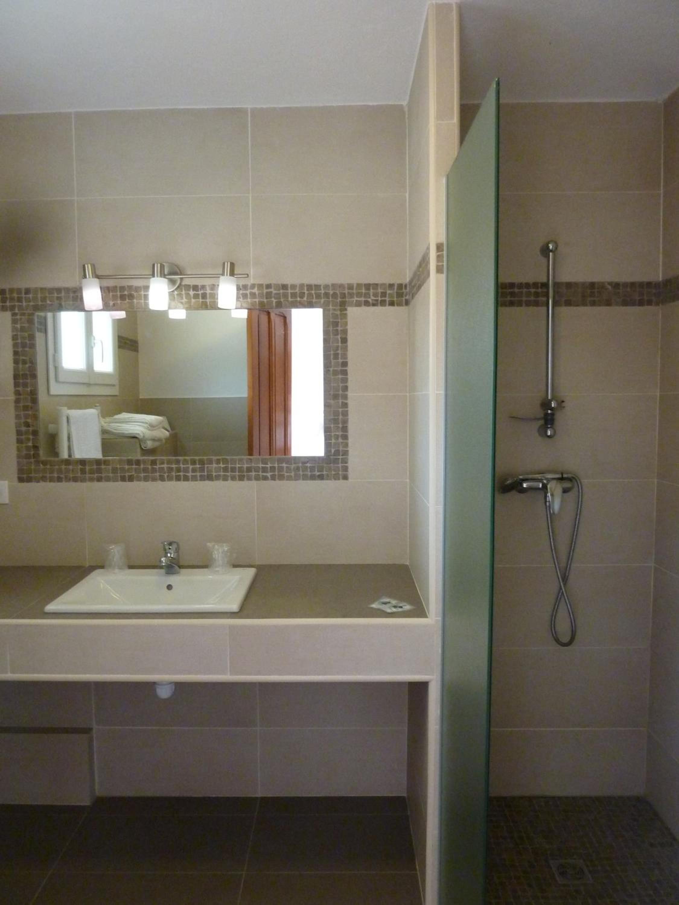 Twin Room with Garden View - Photo 3