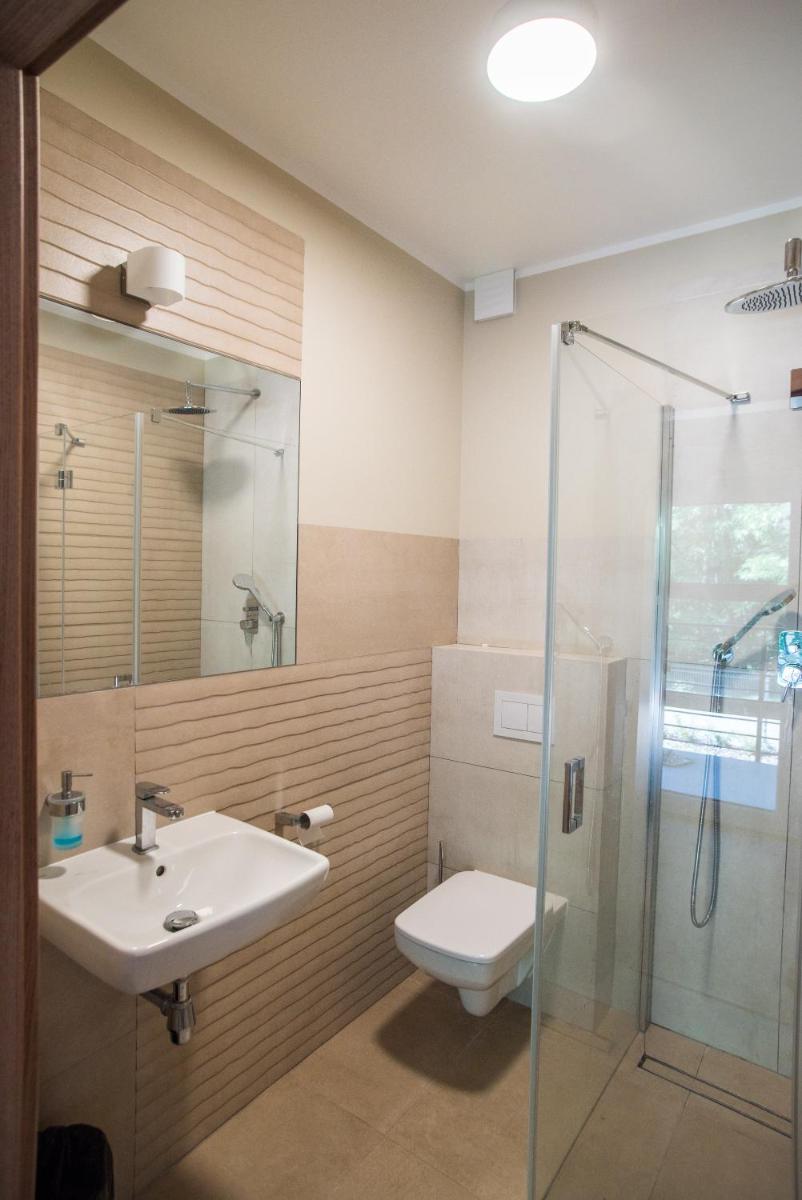 Quadruple Room with Private Bathroom - Photo 2