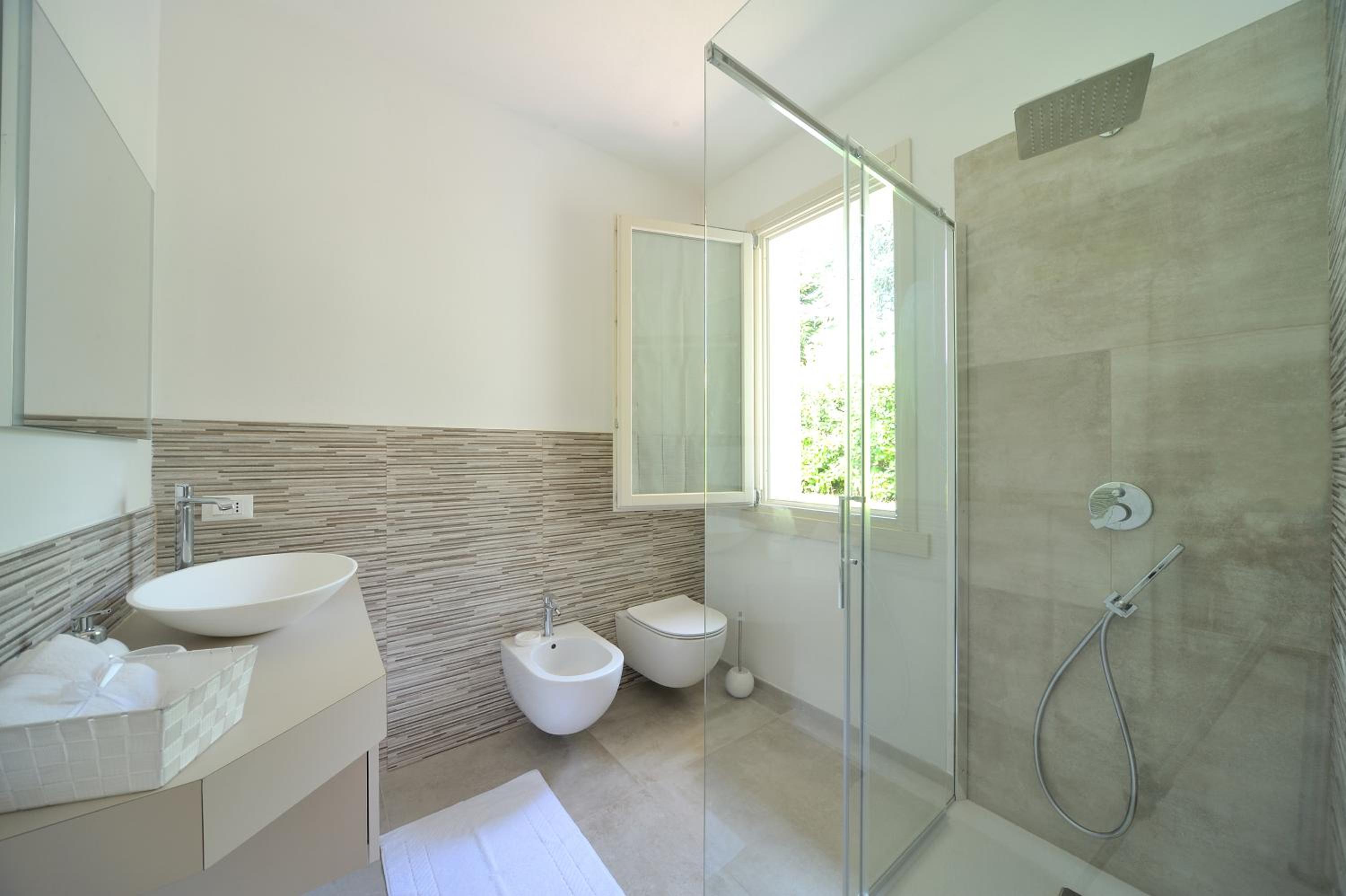 Double or Twin Room with Pool View - Photo 5