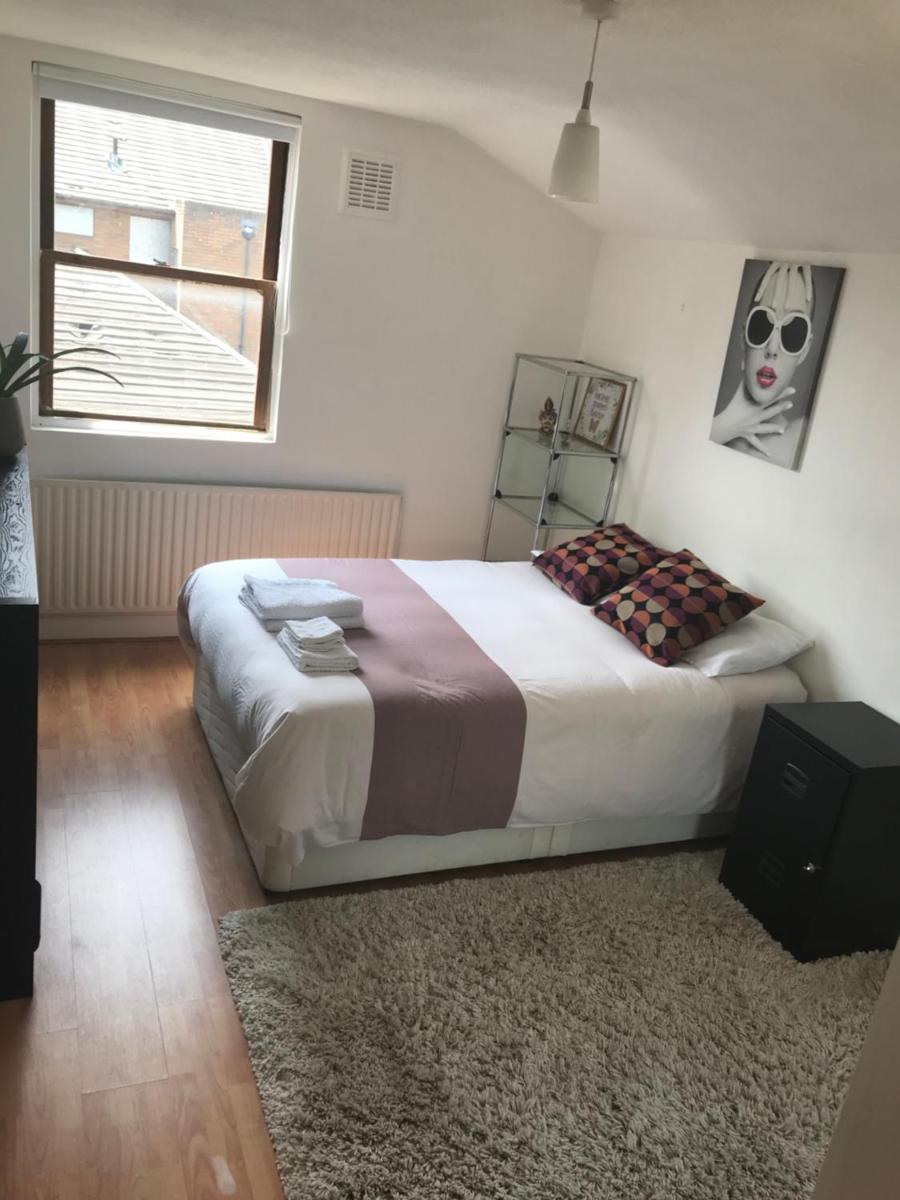 Double Room with Shared Bathroom photo 3