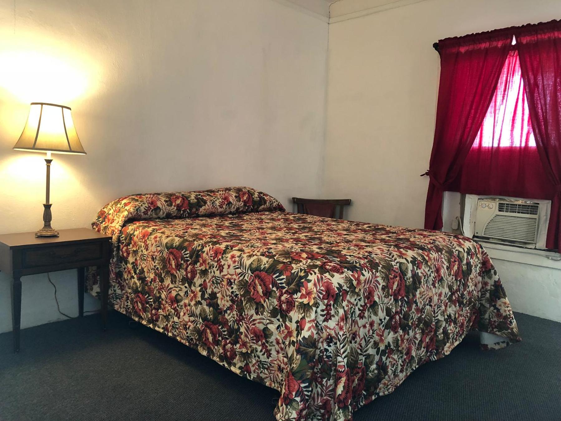 Queen Room - Photo 8