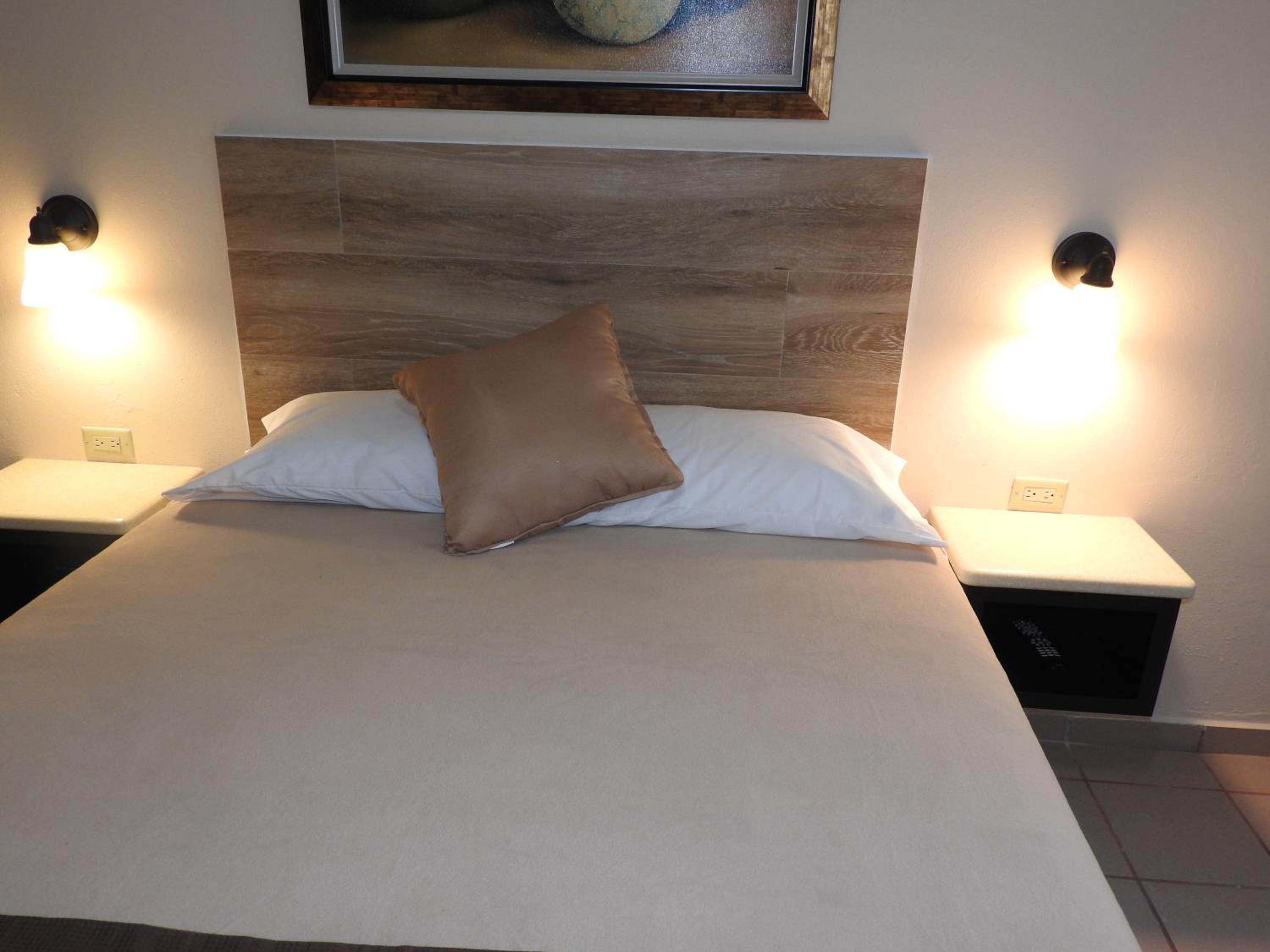 1 Queen Room