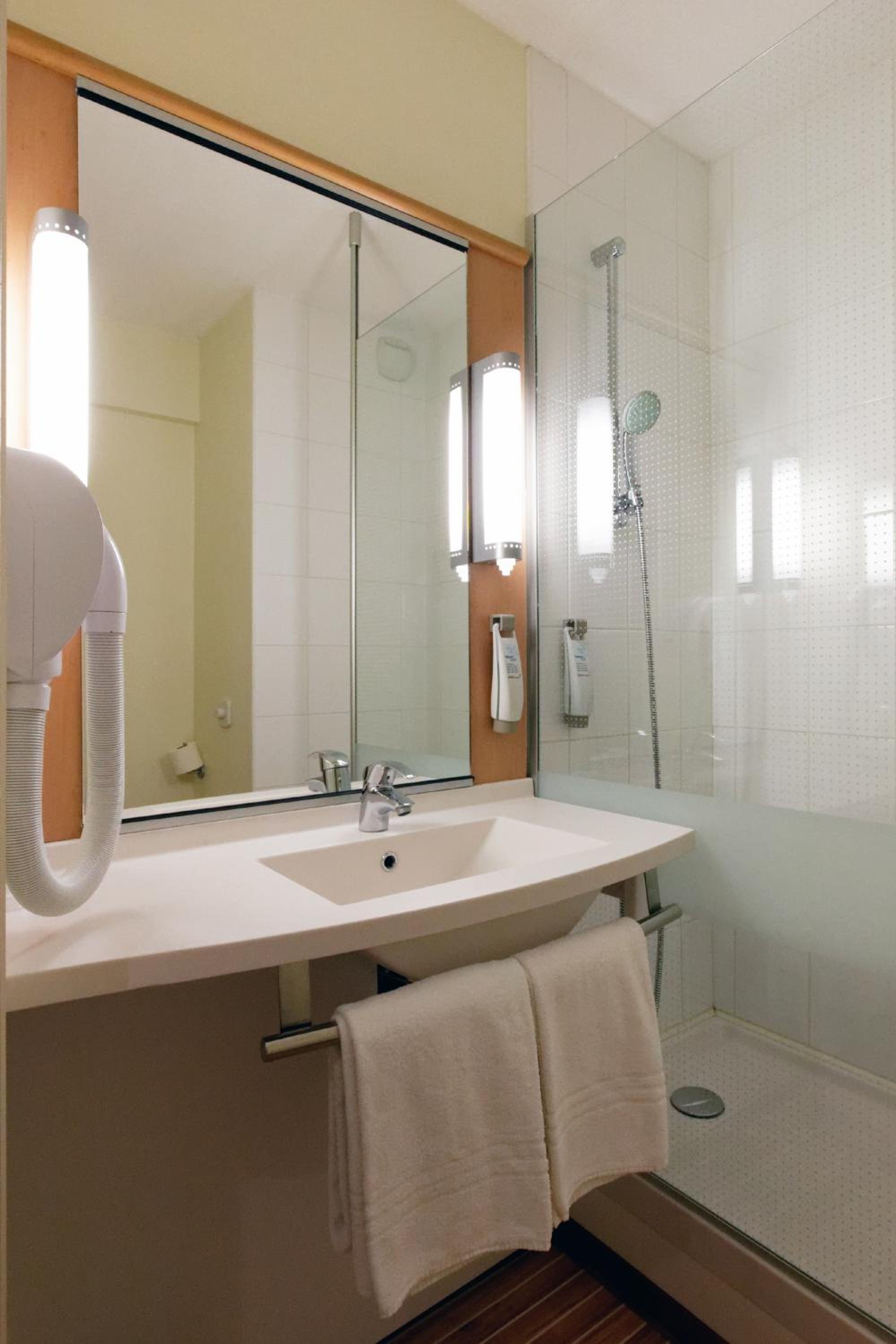 Standard Double Room - Photo 4