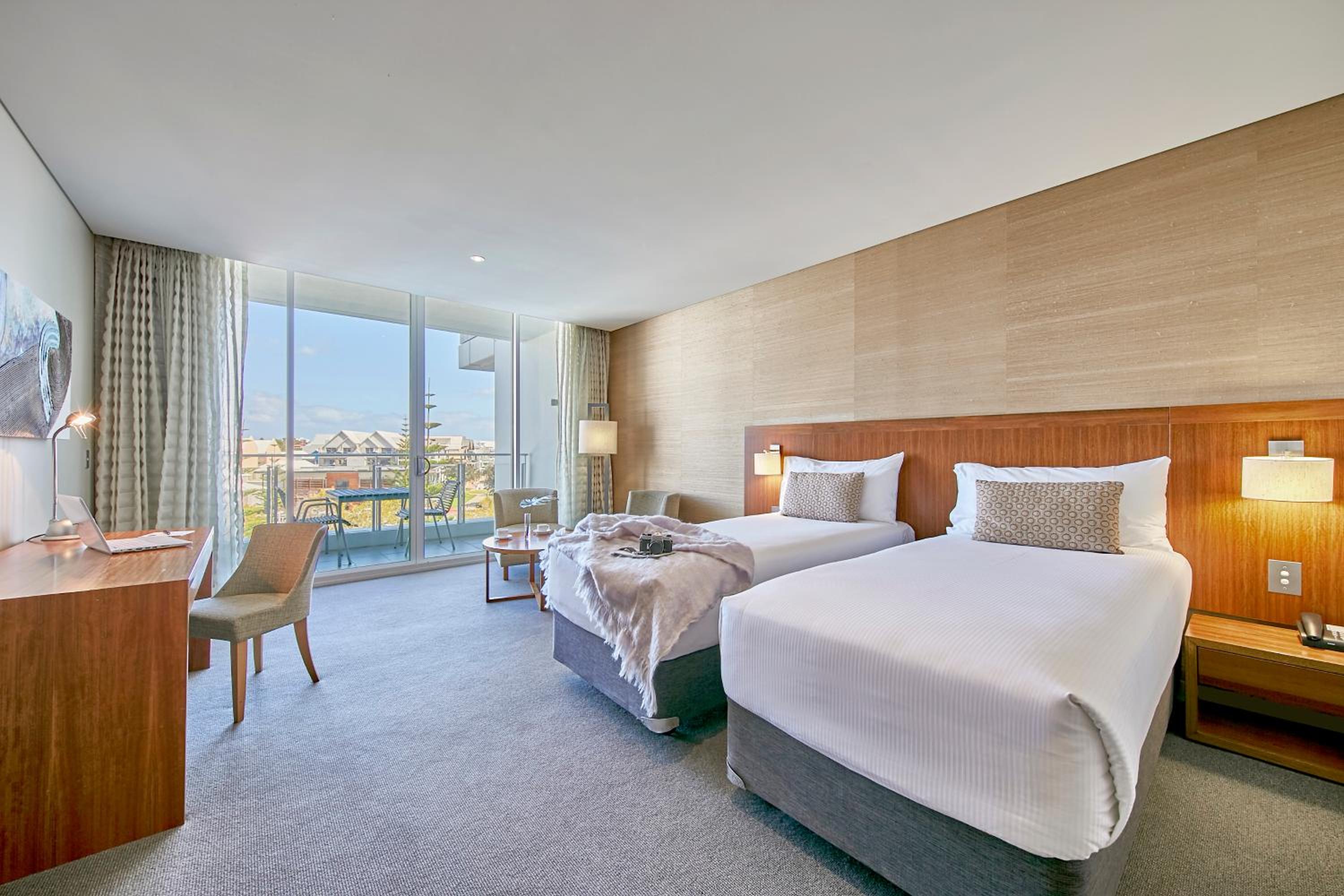 Superior King Room - Photo 5