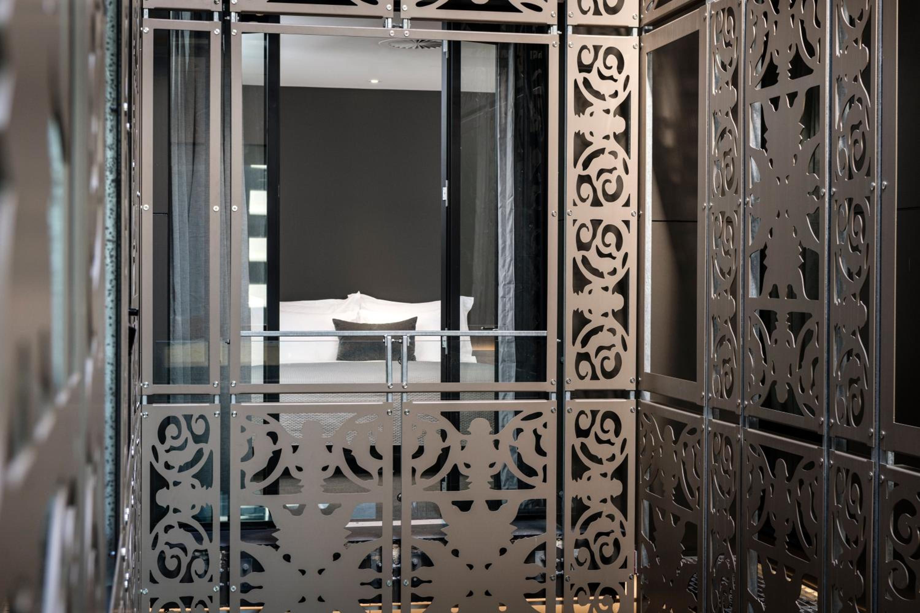 King Suite with Courtyard View