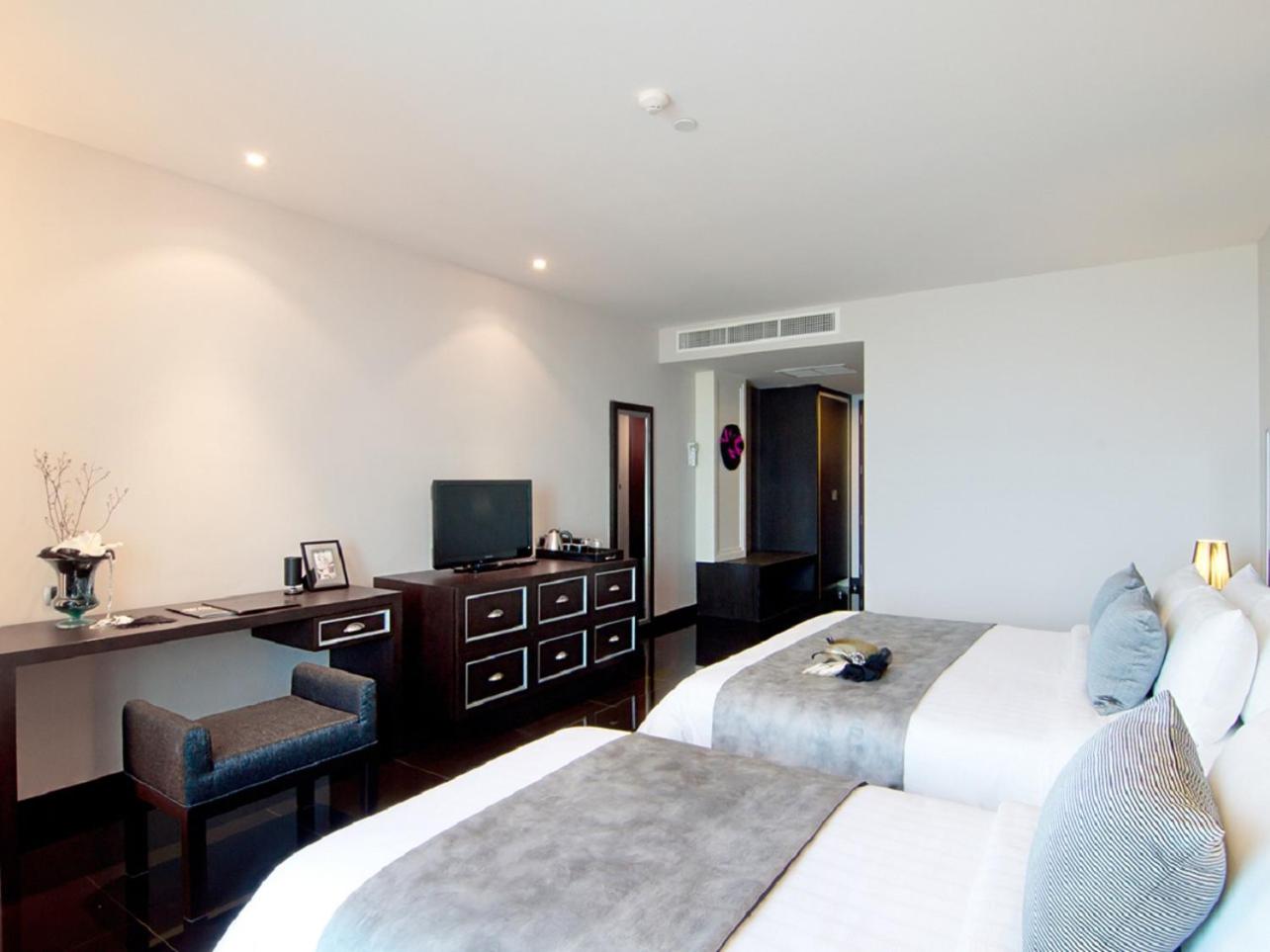 Superior Twin Room with City View